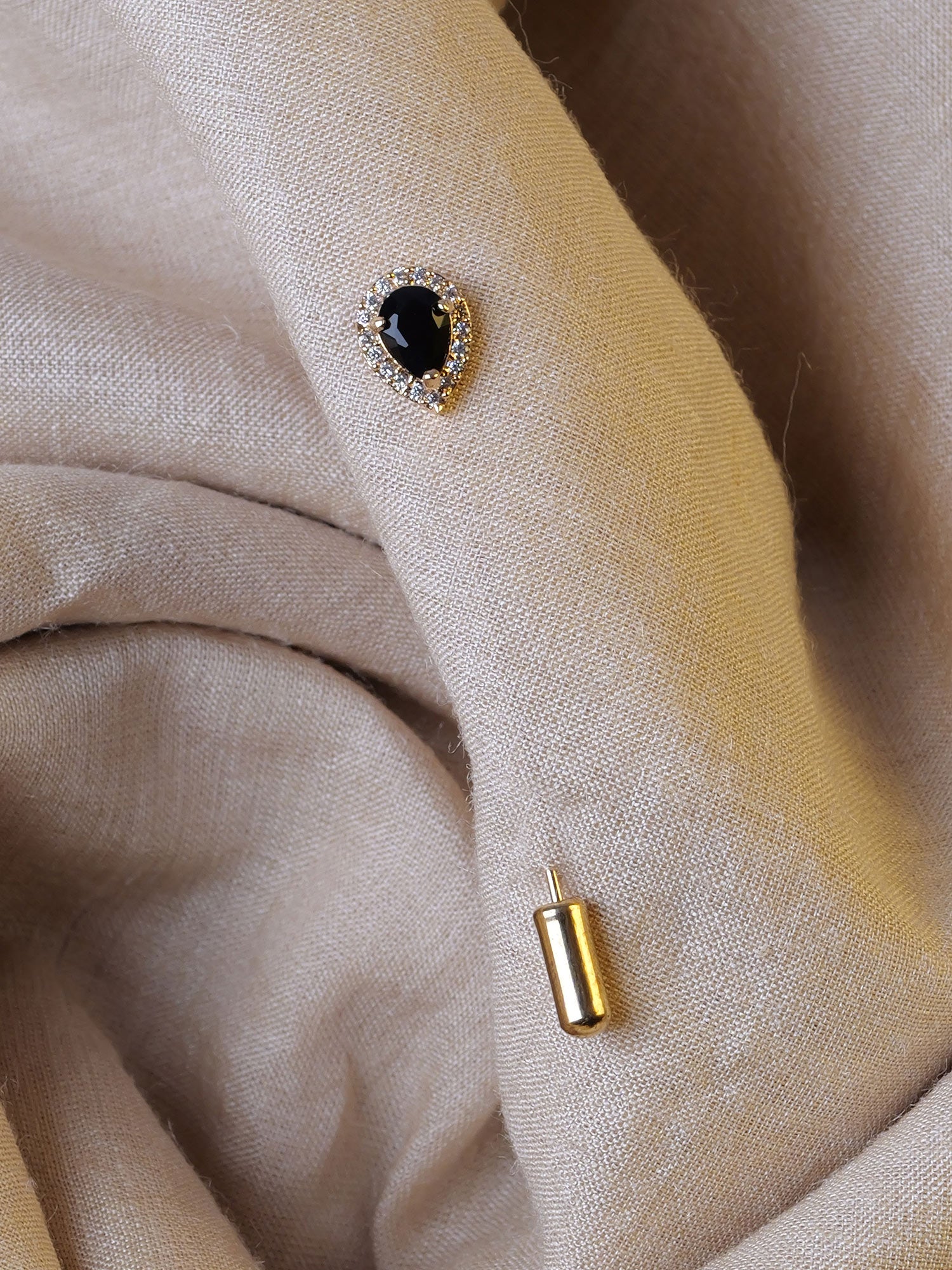 Nova Scarf Pin in Black