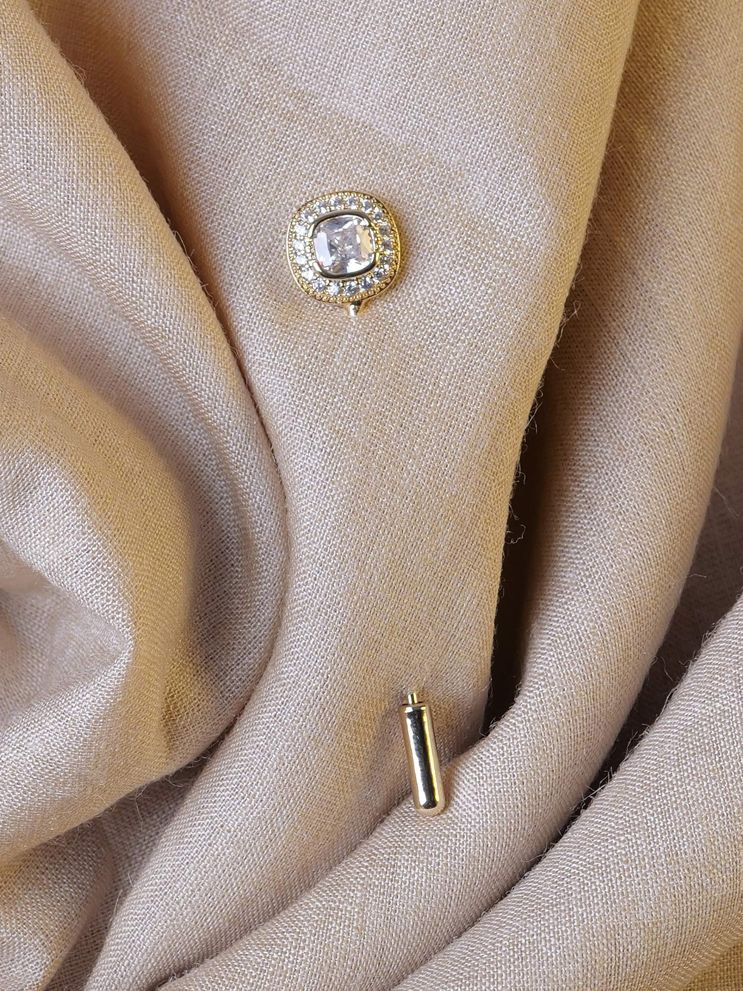 Nura Scarf Pin in White and Gold