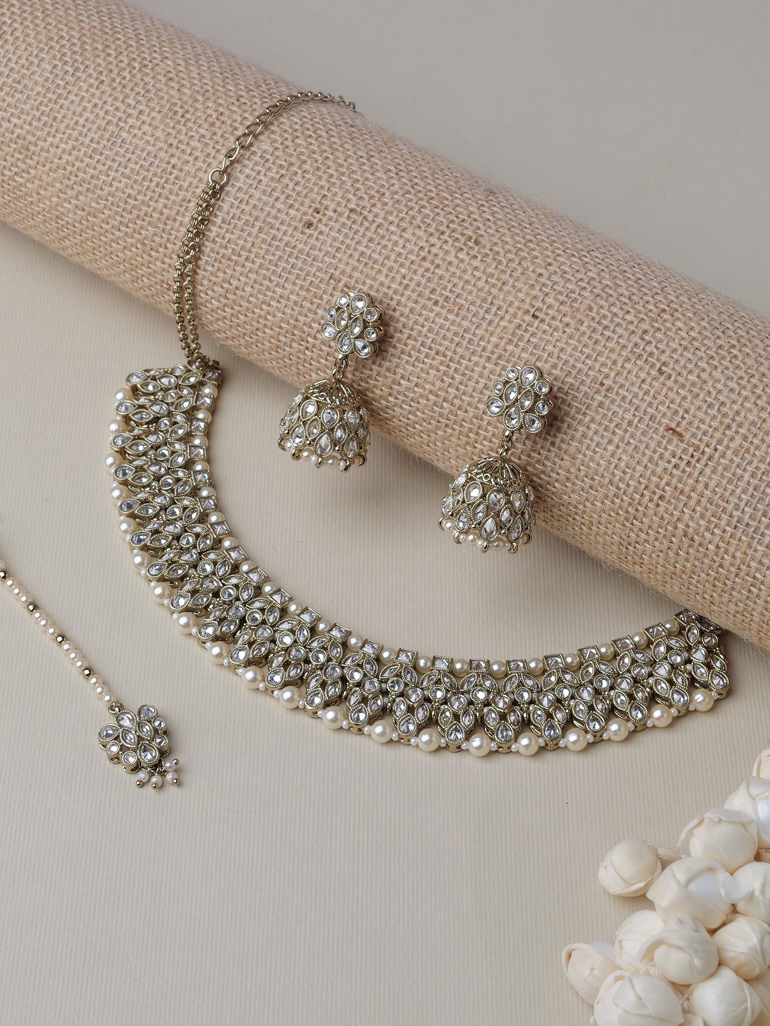 Nyra Necklace Set in Pearl and White
