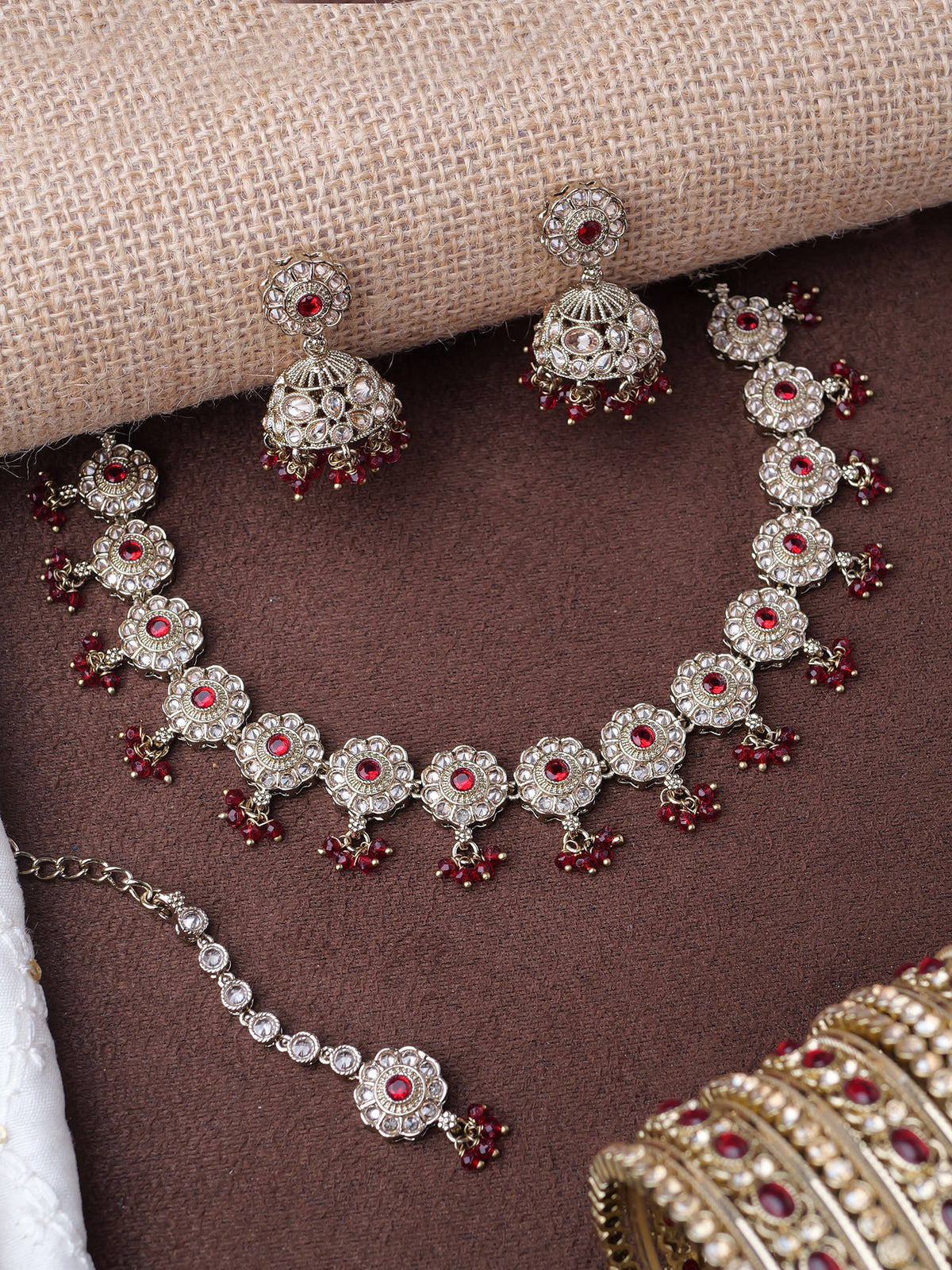 Phool Simple Necklace Set in Maroon