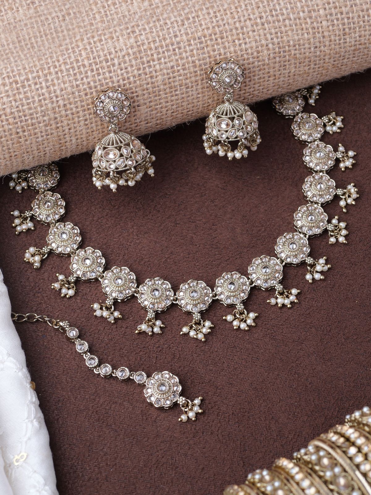 Phool Simple Necklace Set in Champagne