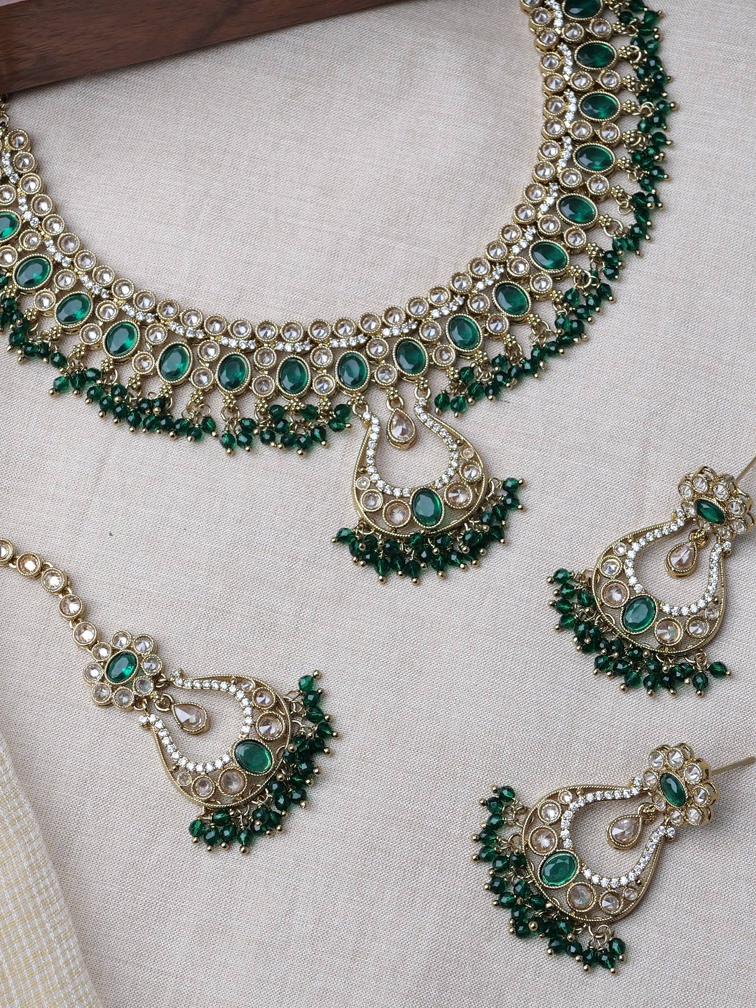 Prisha Necklace Set in Green and Antique Gold
