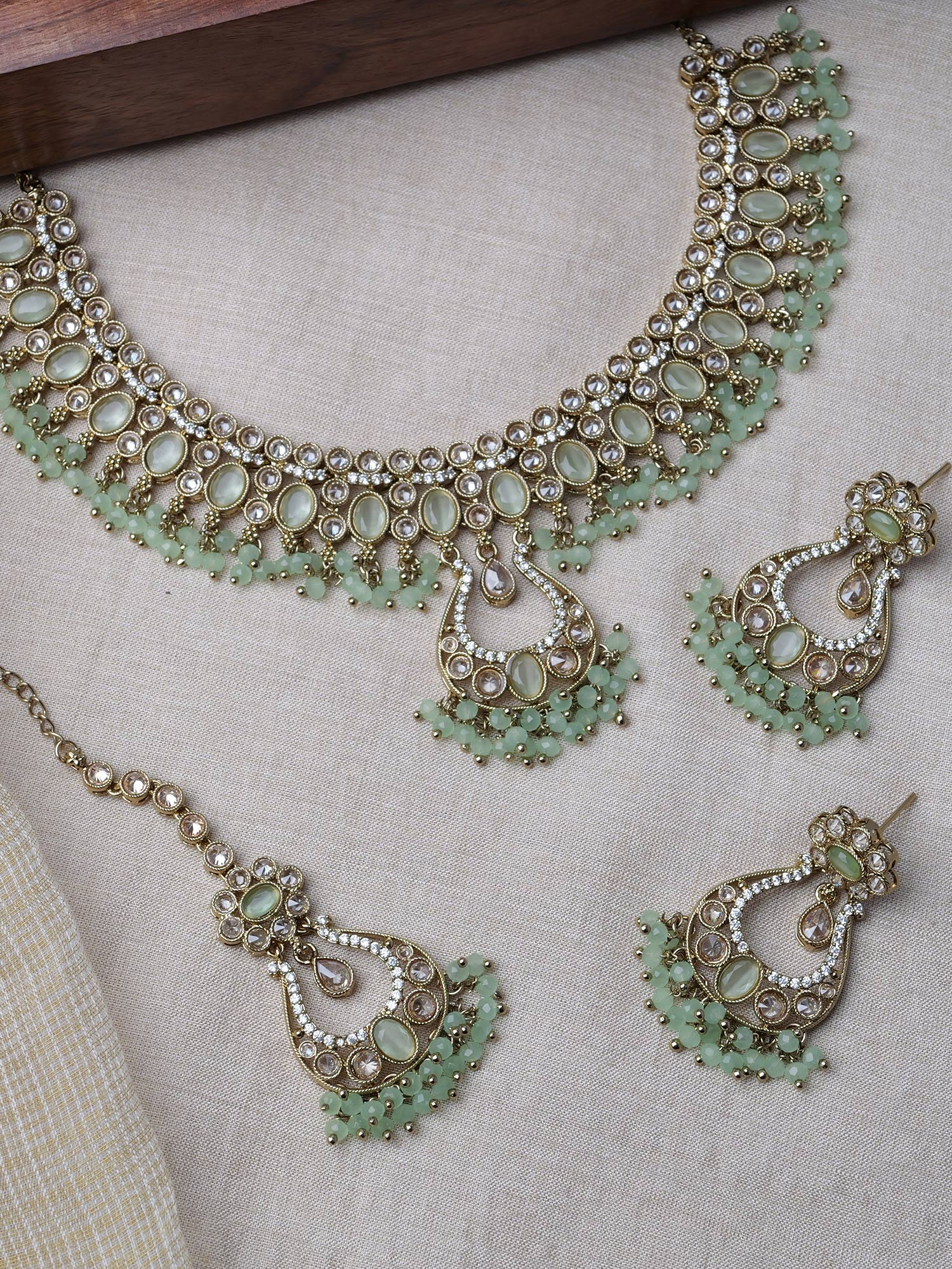Prisha Necklace Set in Mint and Antique Gold