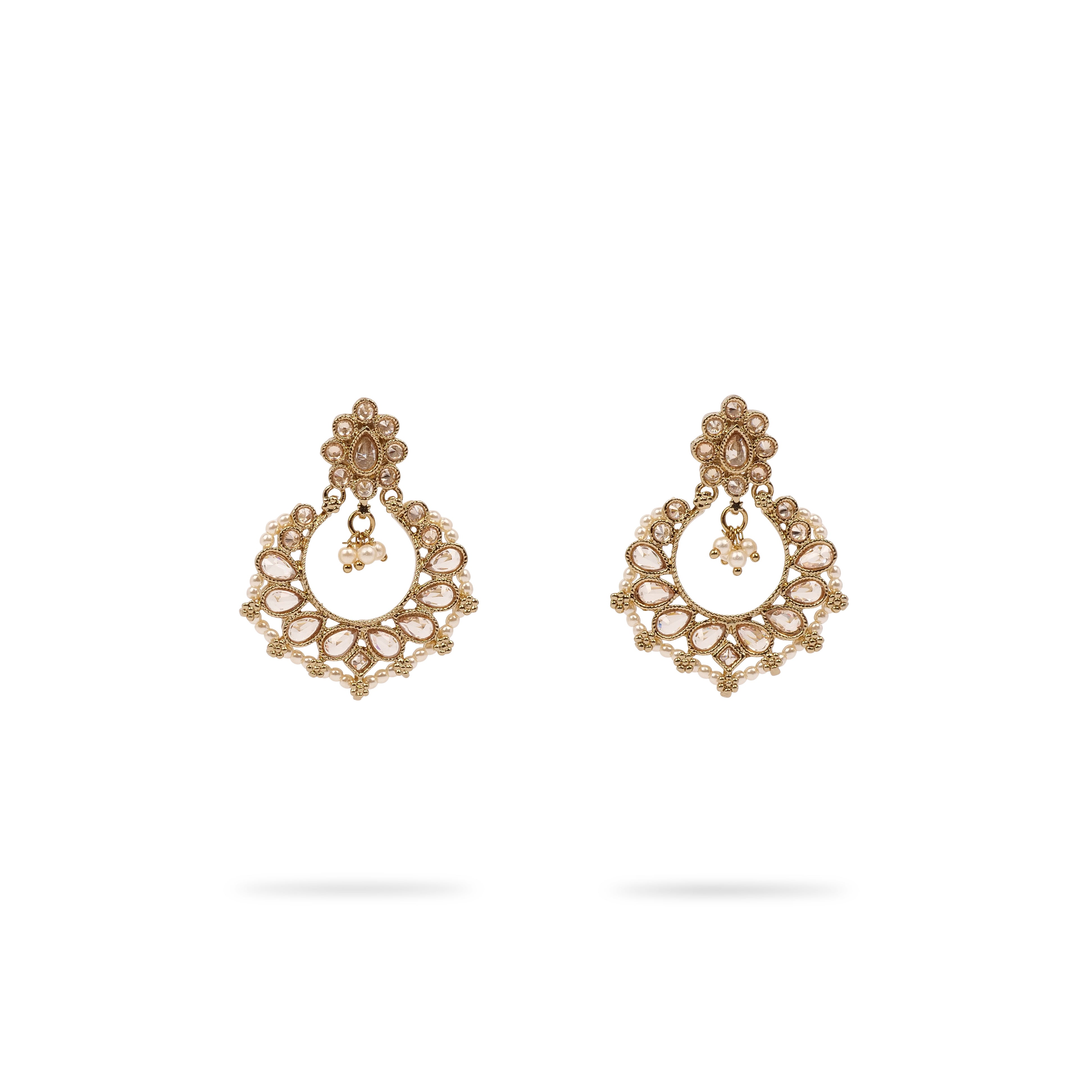 Ethnic Bead-Edge Earrings in Pearl