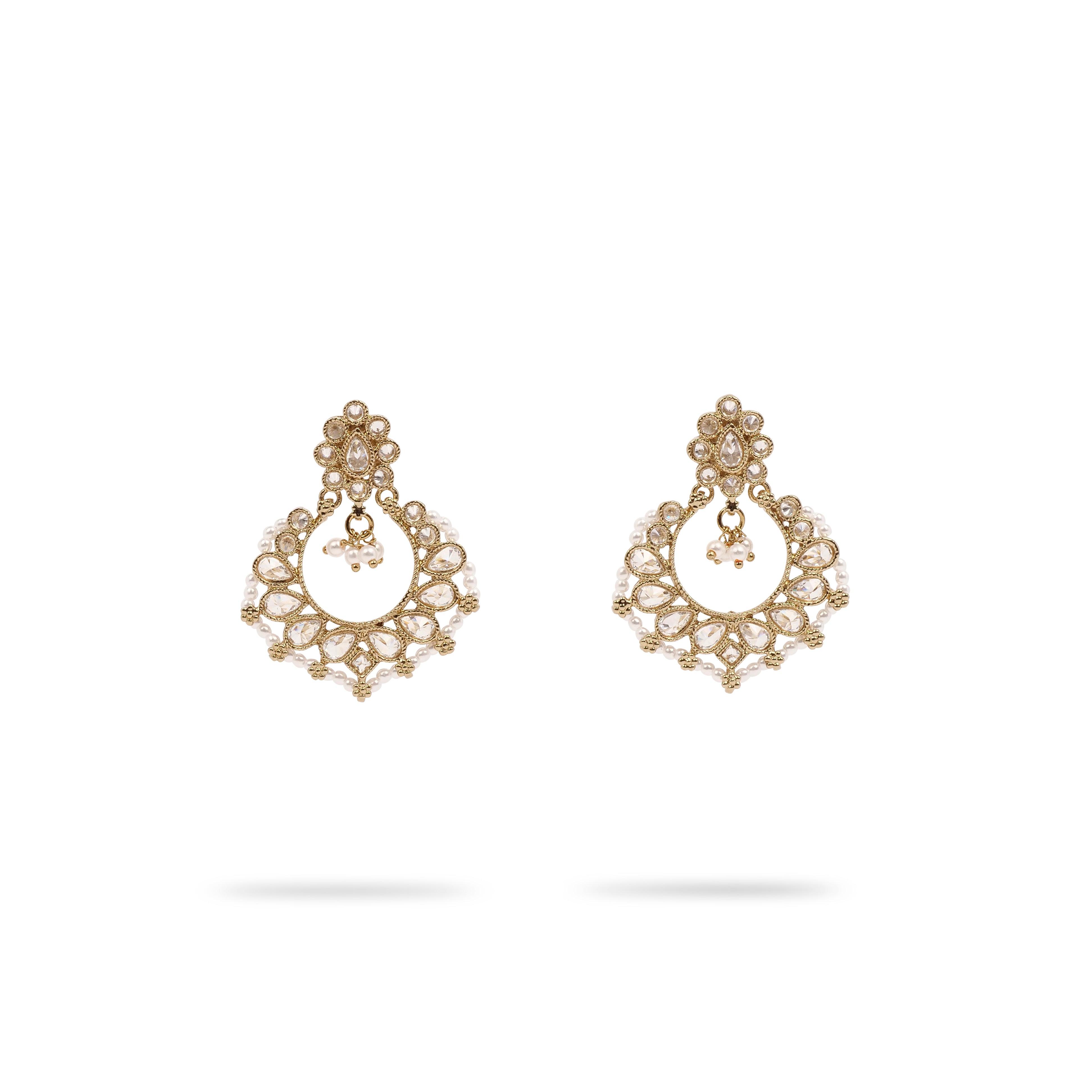 Ethnic Bead-Edge Earrings in White Pearl