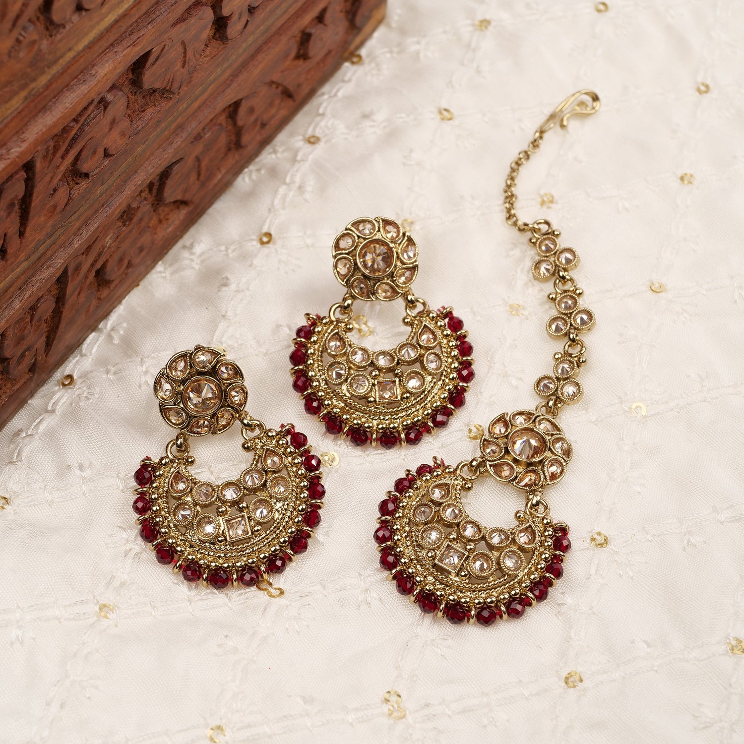 Amina Chand Maang Tikka in Maroon