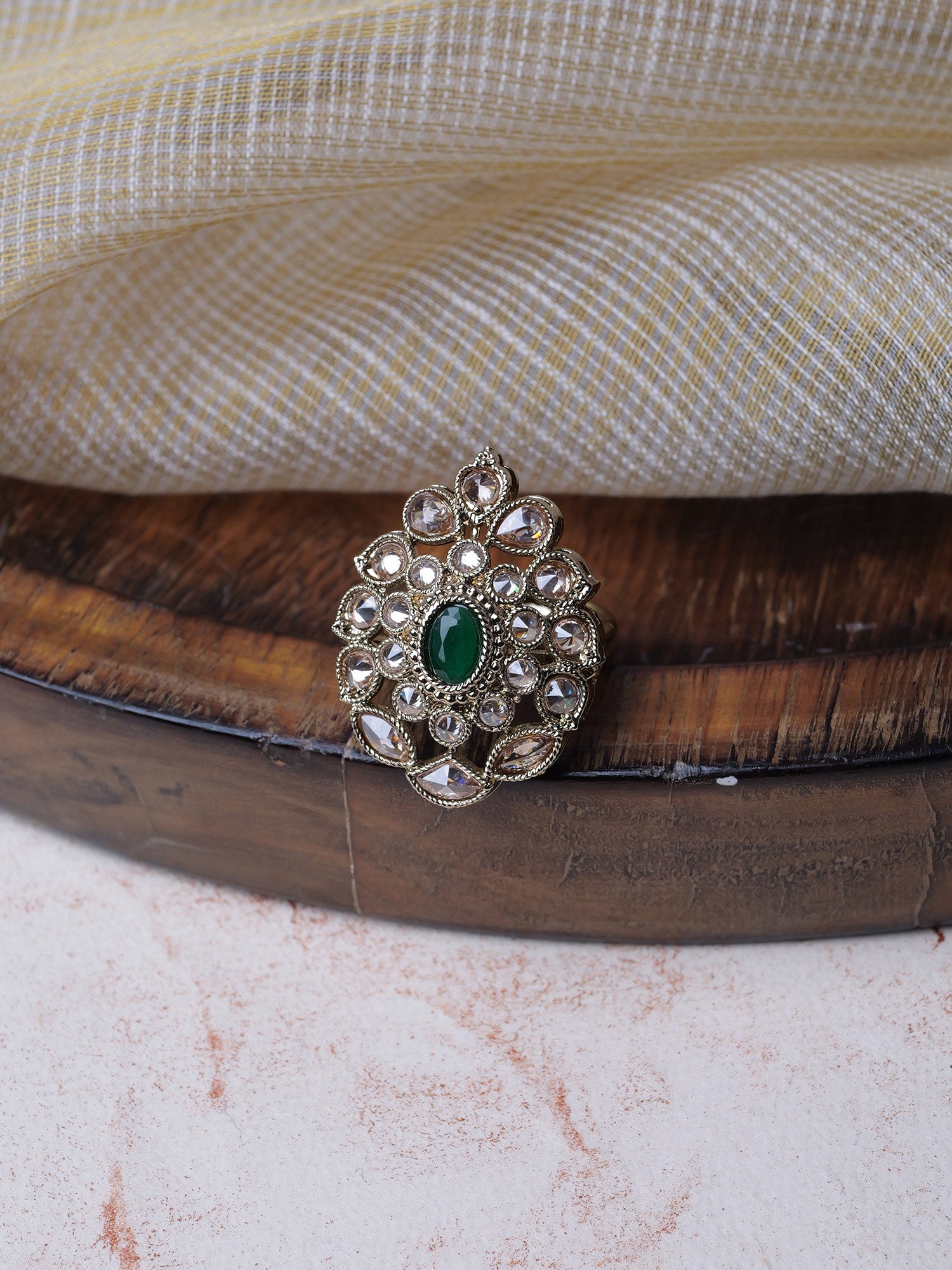 Reeva Ring in Green and Antique Gold