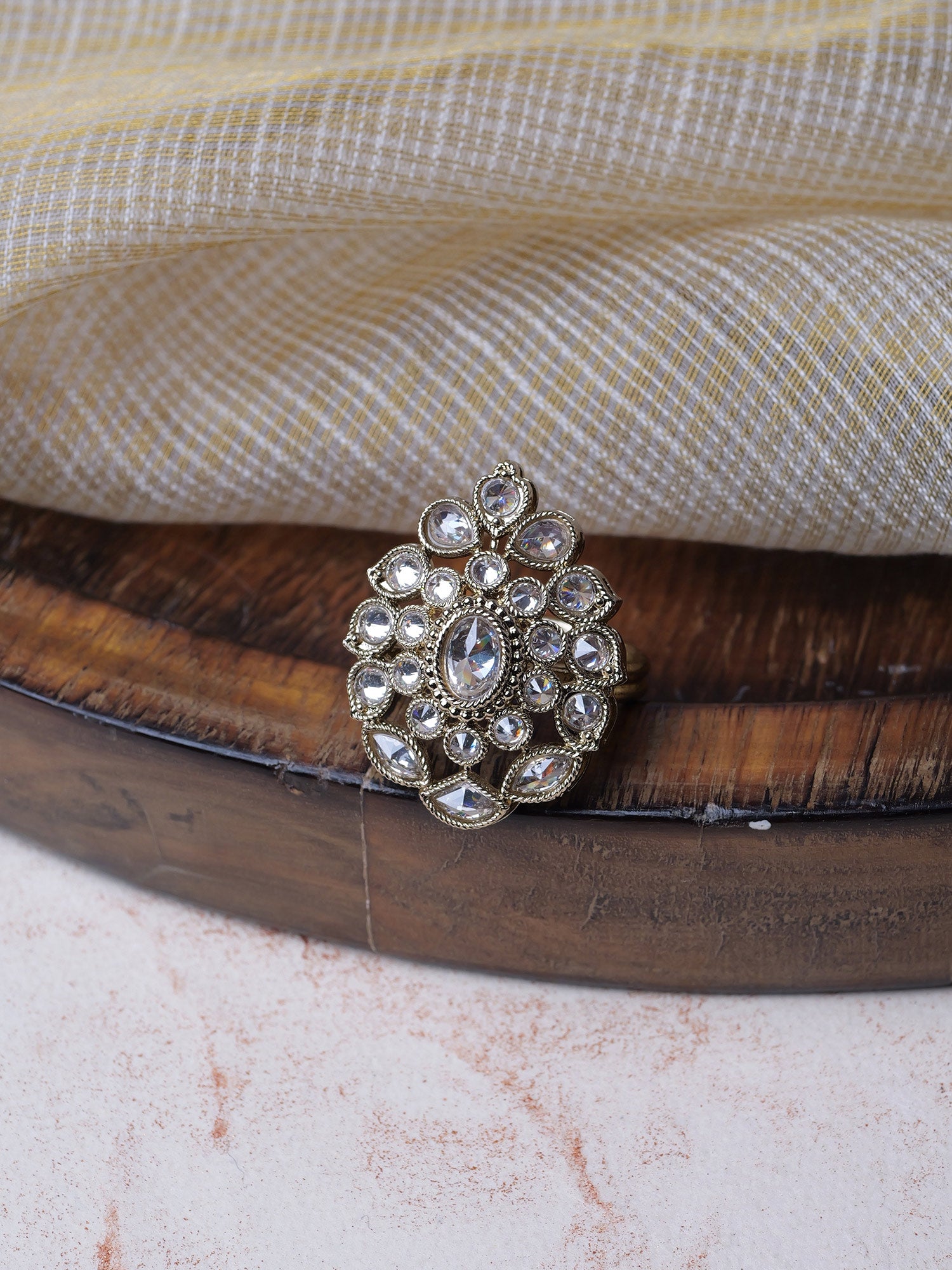 Reeva Ring in White and Antique Gold