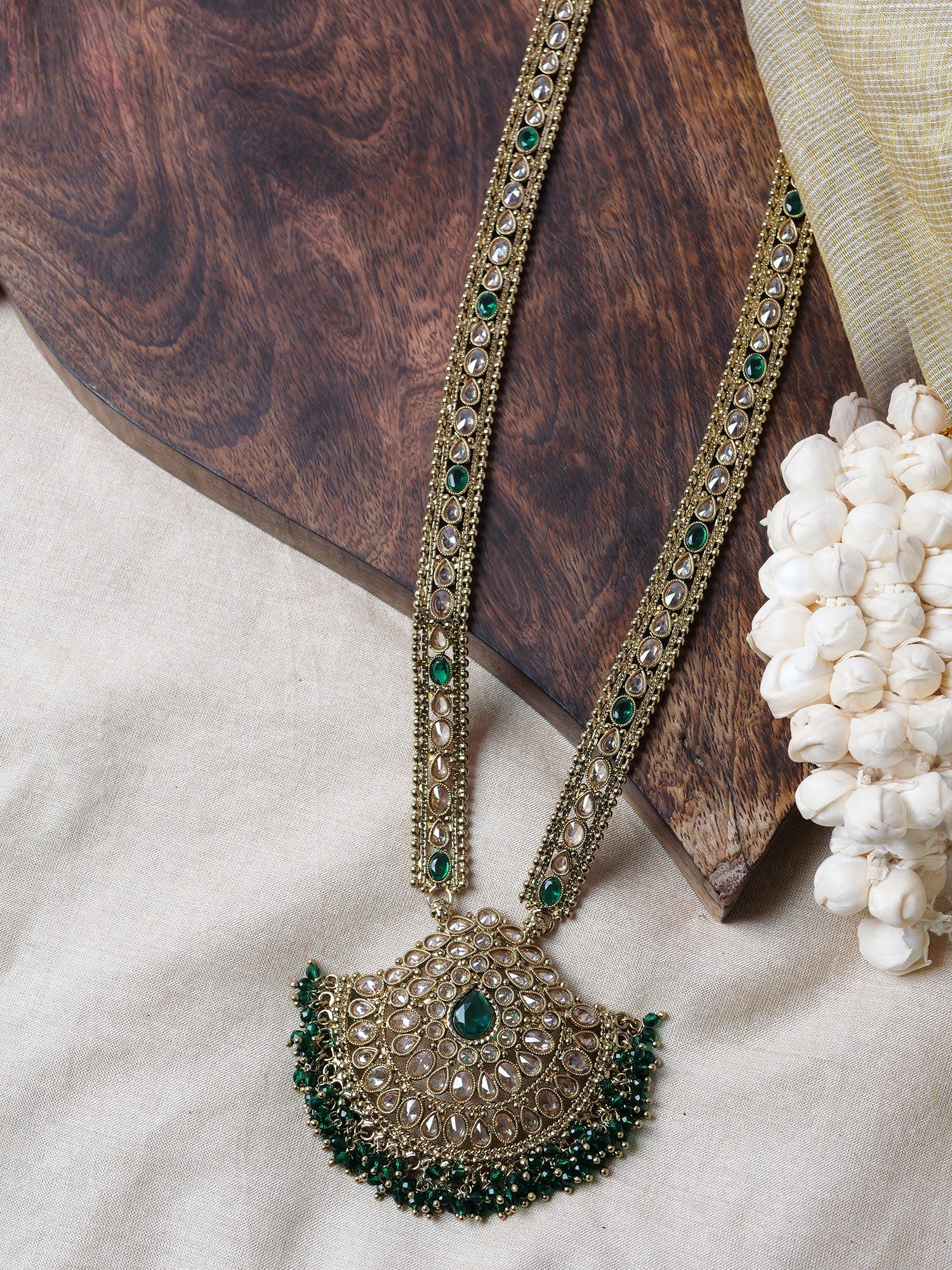 Ruhani Rani Haar in Green and Antique Gold