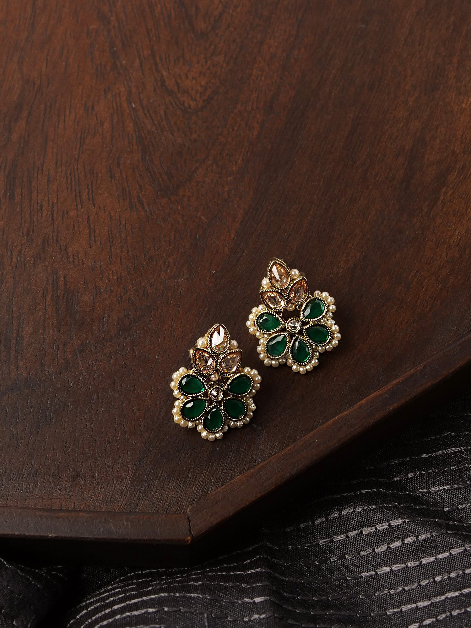 Rupi Small Earrings in Pearl and Green