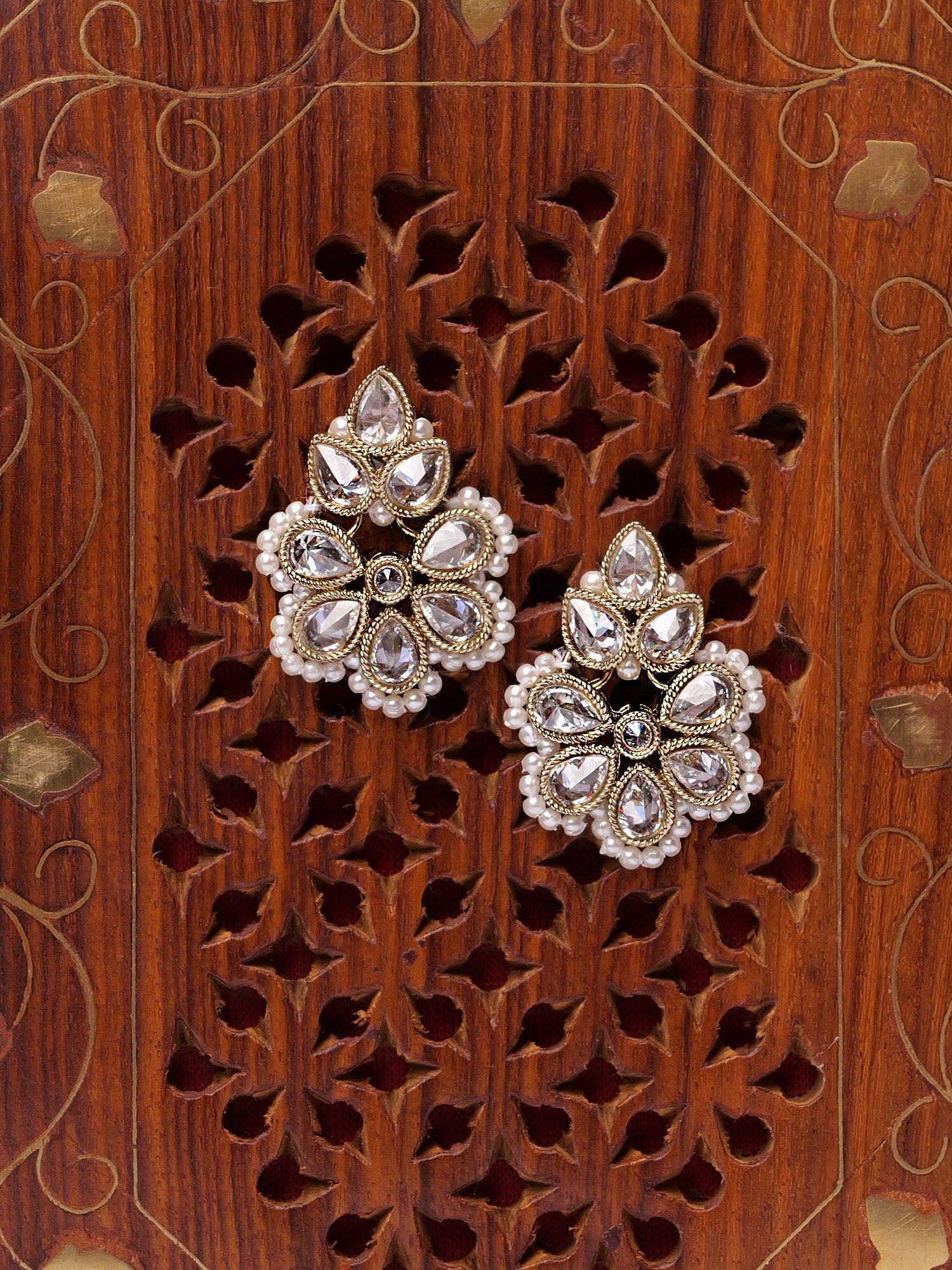 Rupi Small Earrings in Pearl and White