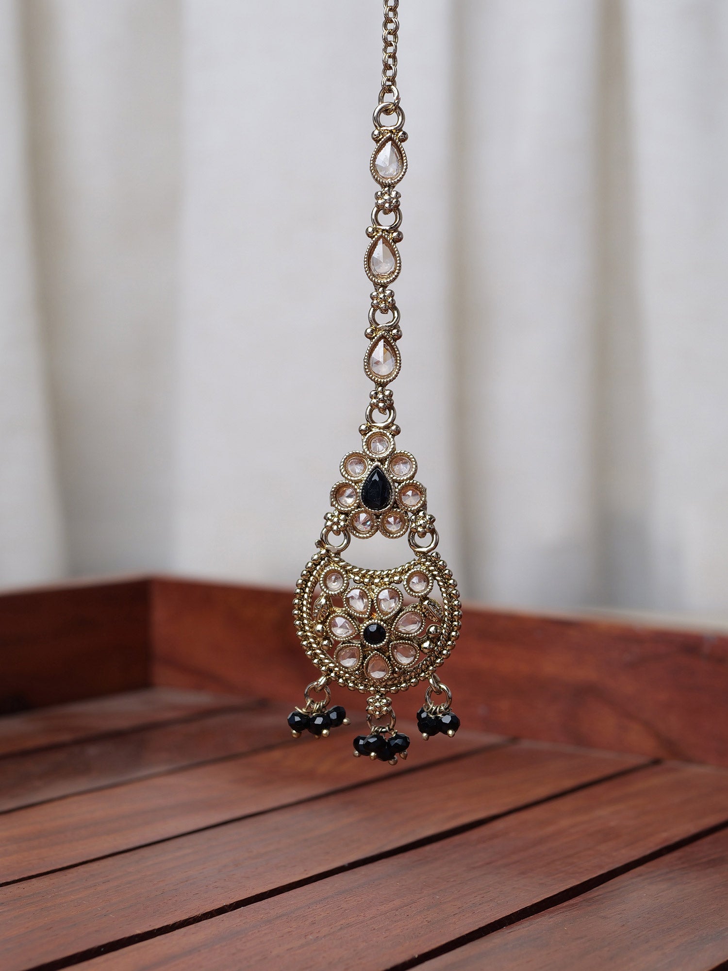 Saara Maang Tikka in Black and Antique Gold