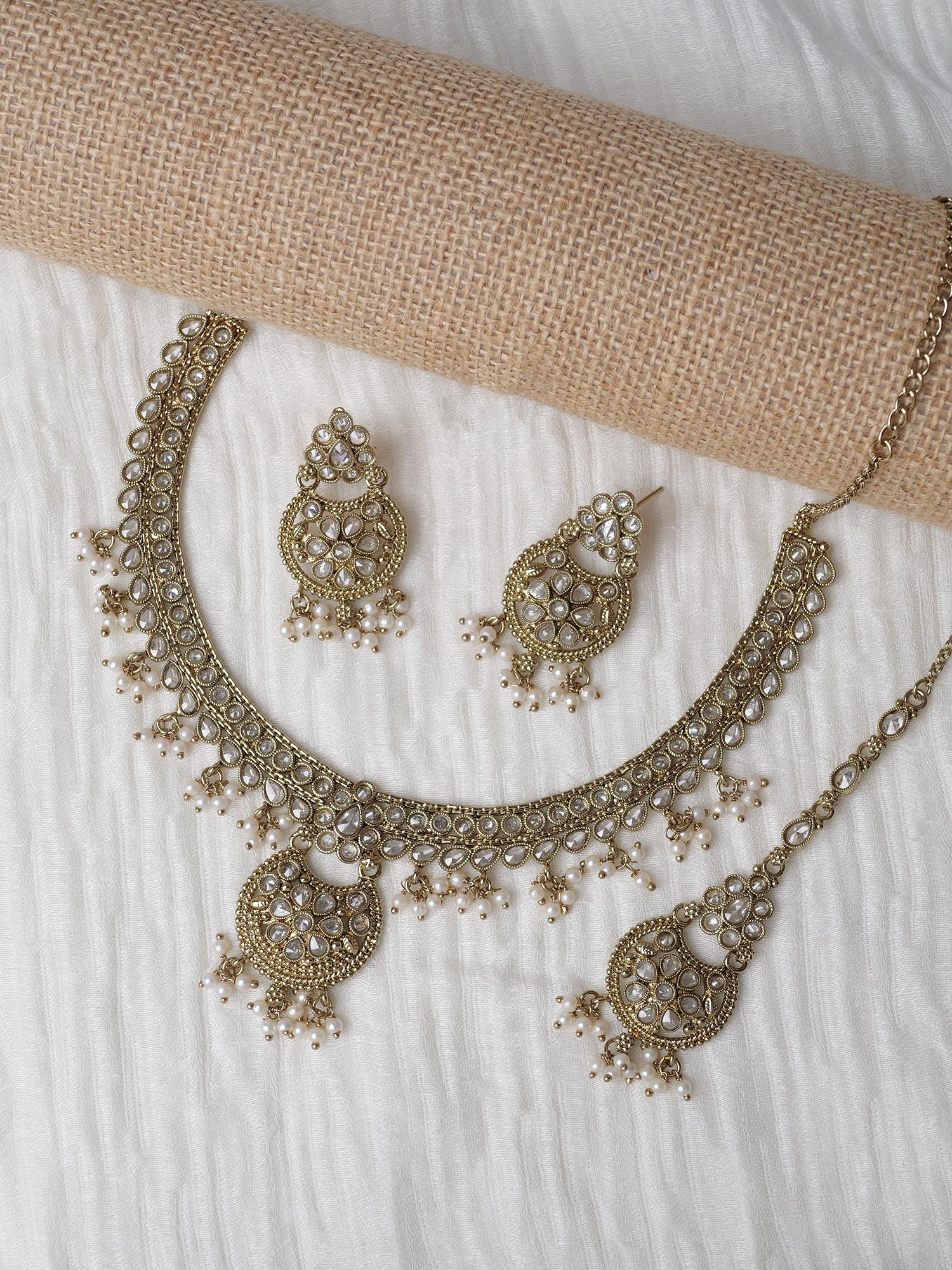 Saara Necklace Set in White