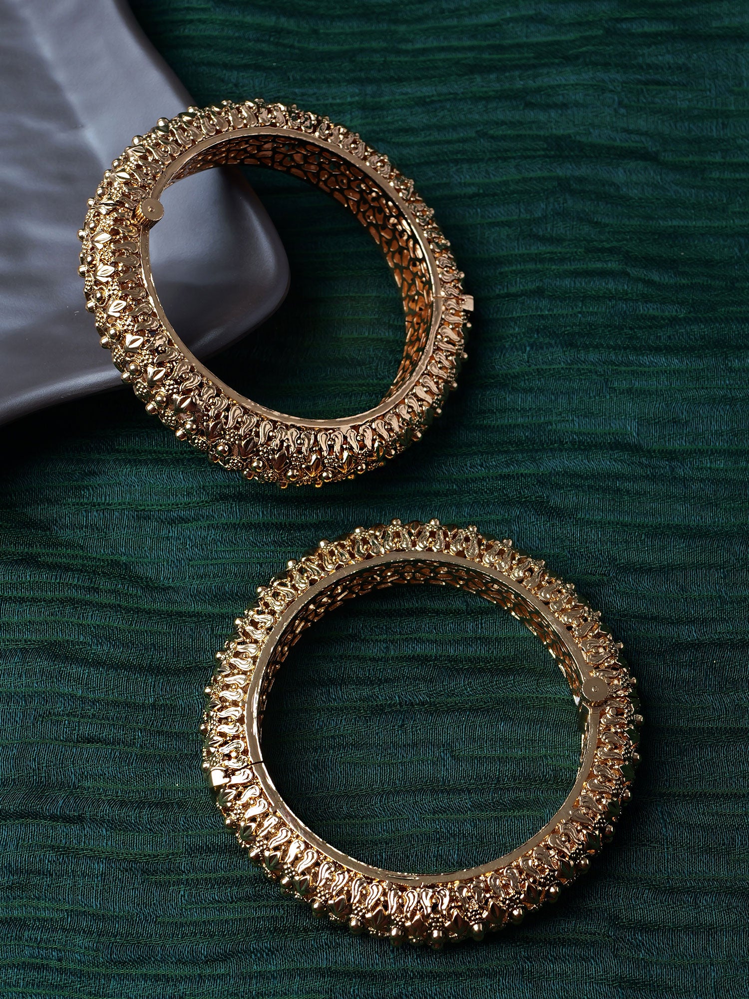 Saheli Classic Kada Bangles in Champagne