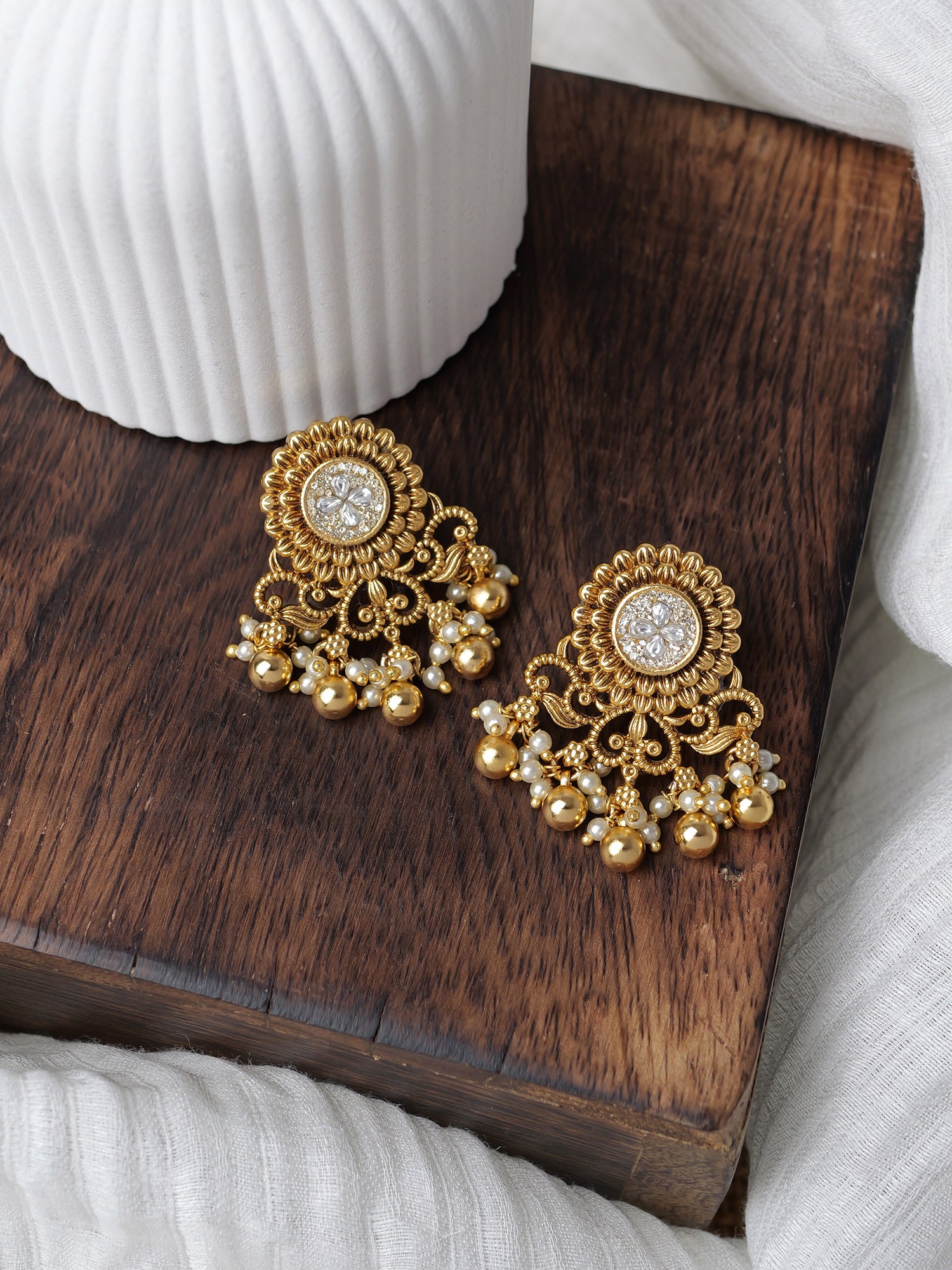 Samaya Kundan Small Earrings in White
