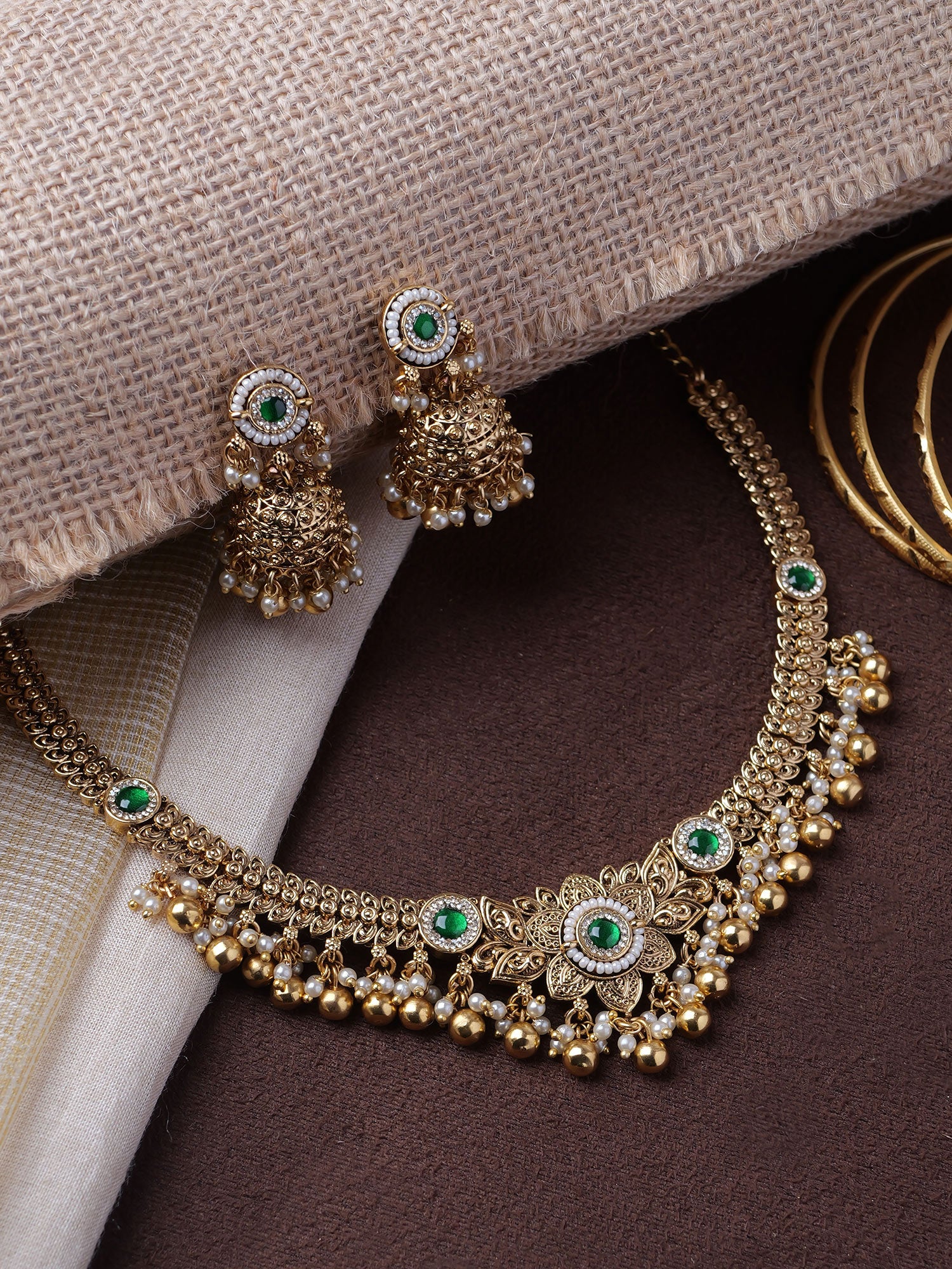 Samitha Necklace Set in Green and Pearl