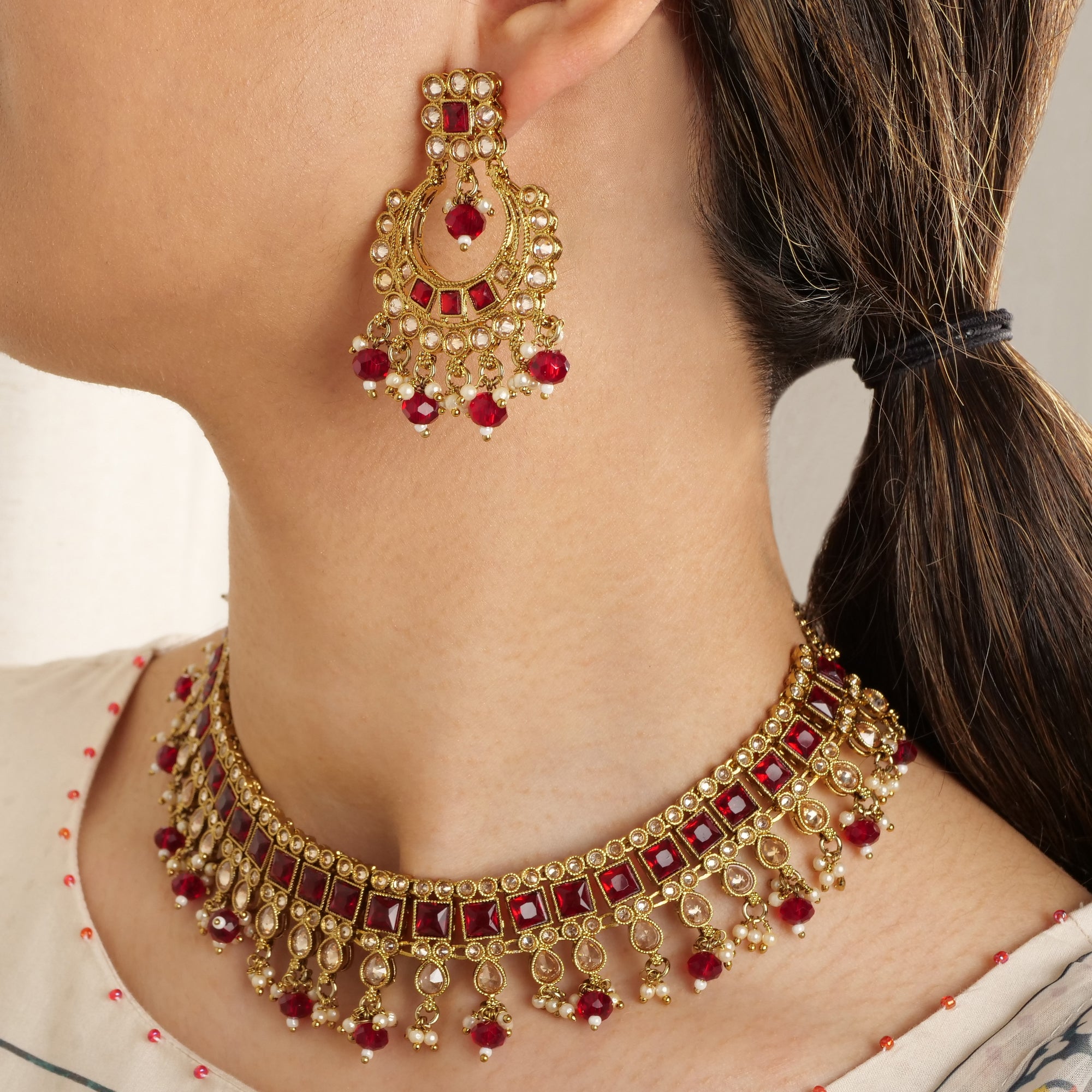 Sana Necklace Set in Maroon and Antique Gold
