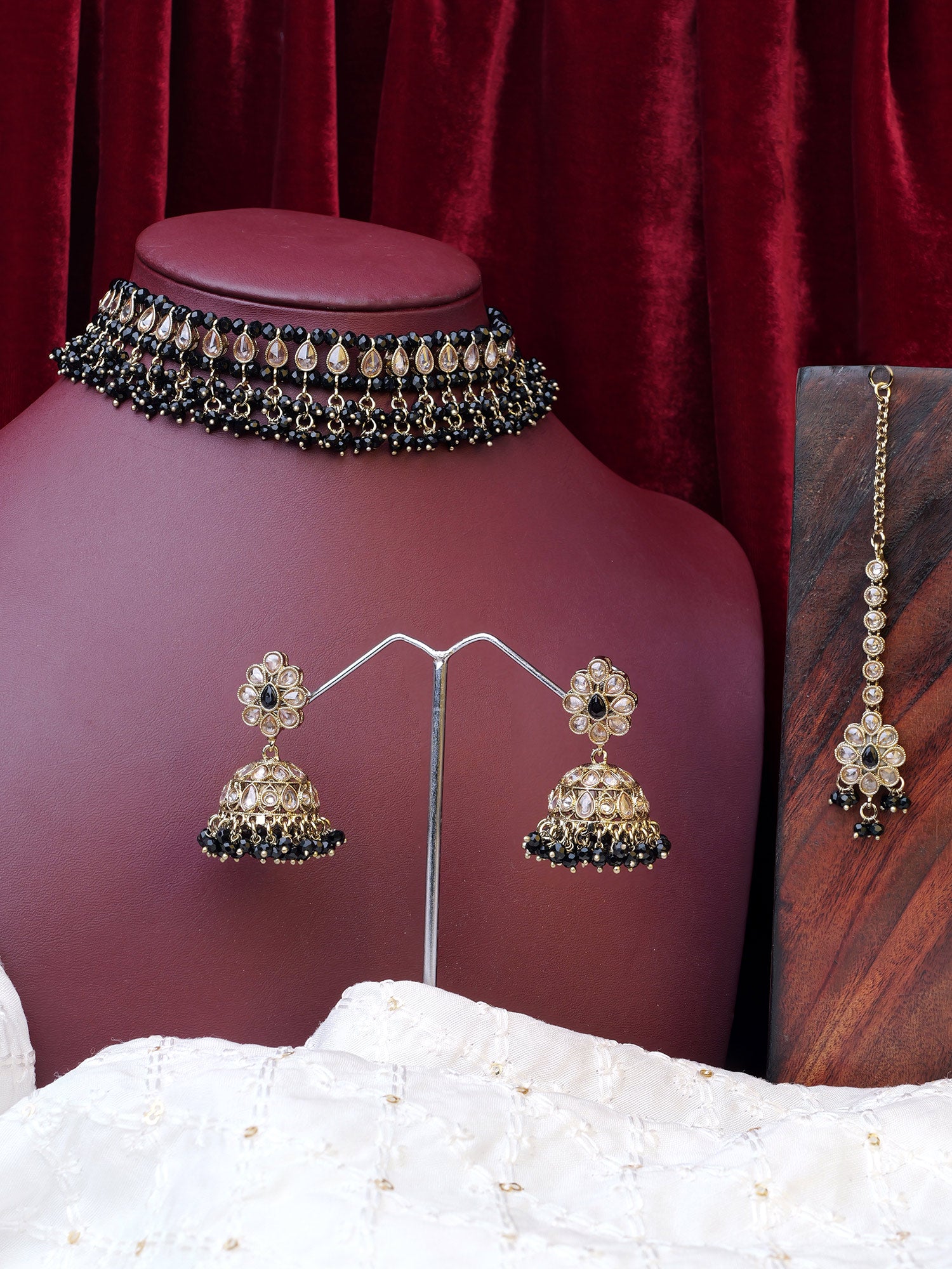 Sarfina Choker Set in Black and Antique Gold