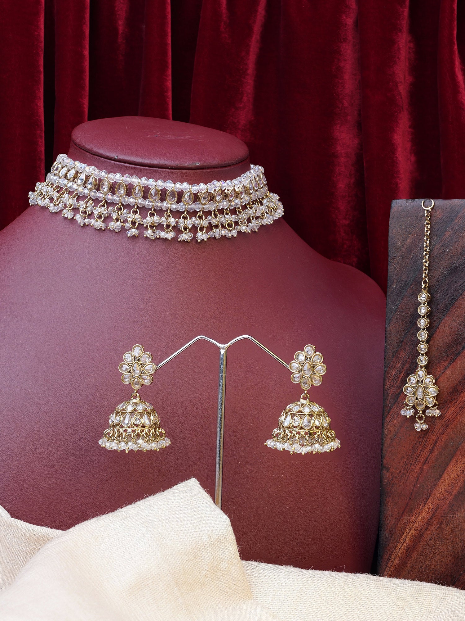 Sarfina Choker Set in White and Antique Gold