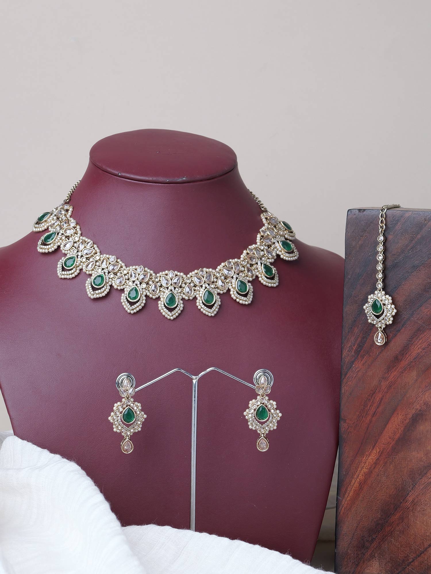 Selina Necklace Set in Pearl and Green