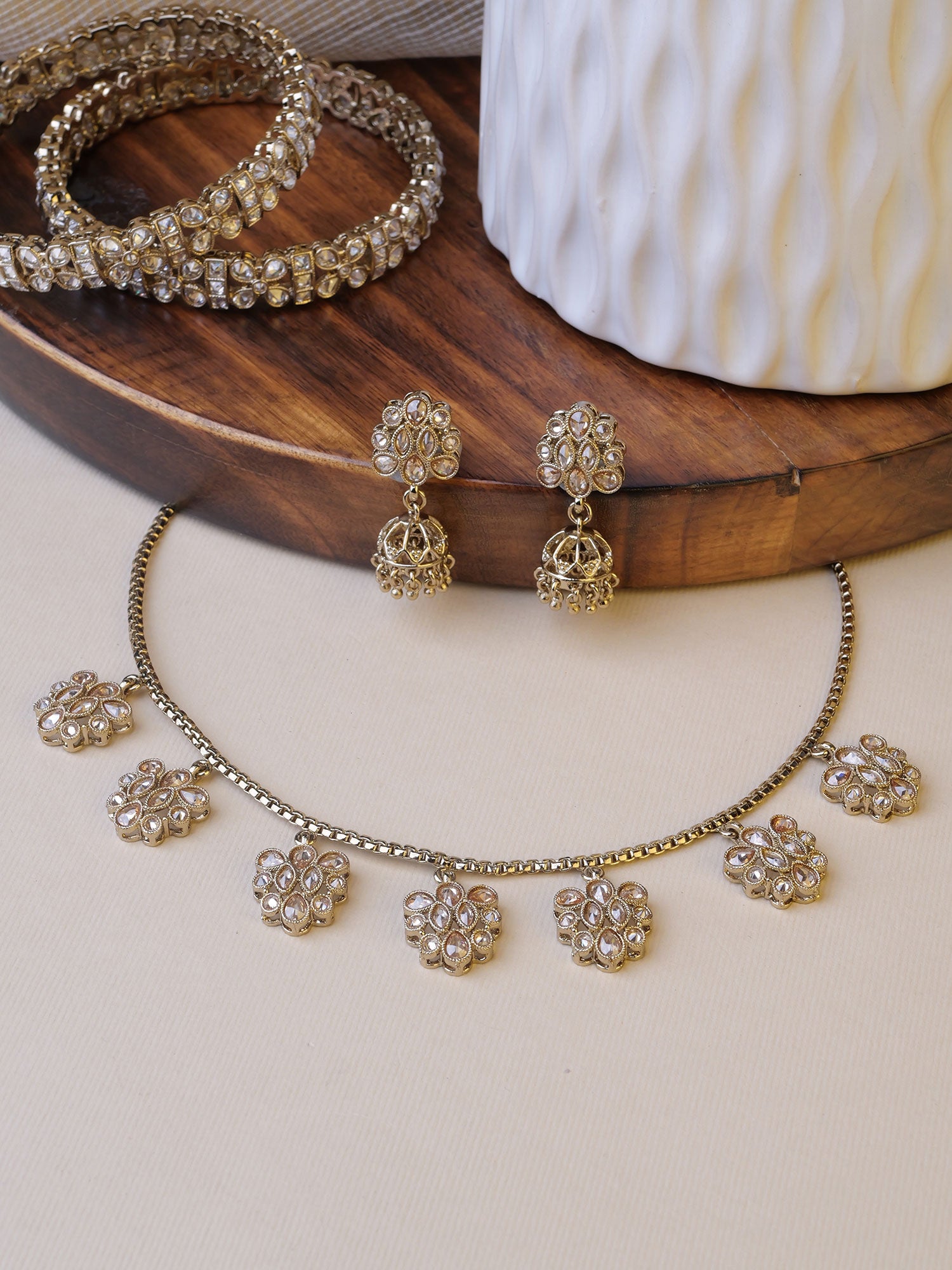 Shahana Simple Necklace Set in Champagne