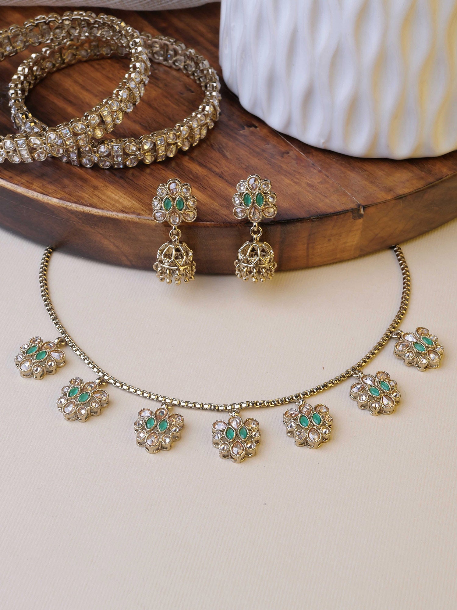 Shahana Simple Necklace Set in Green
