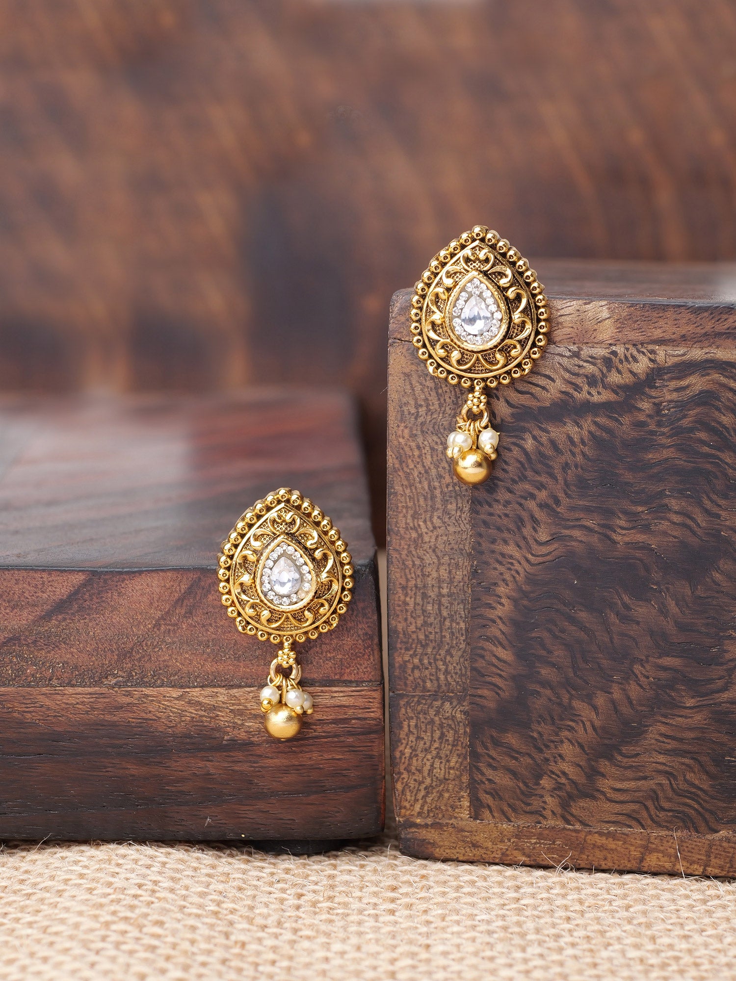 Shahnaz Classic Stud Earrings in White