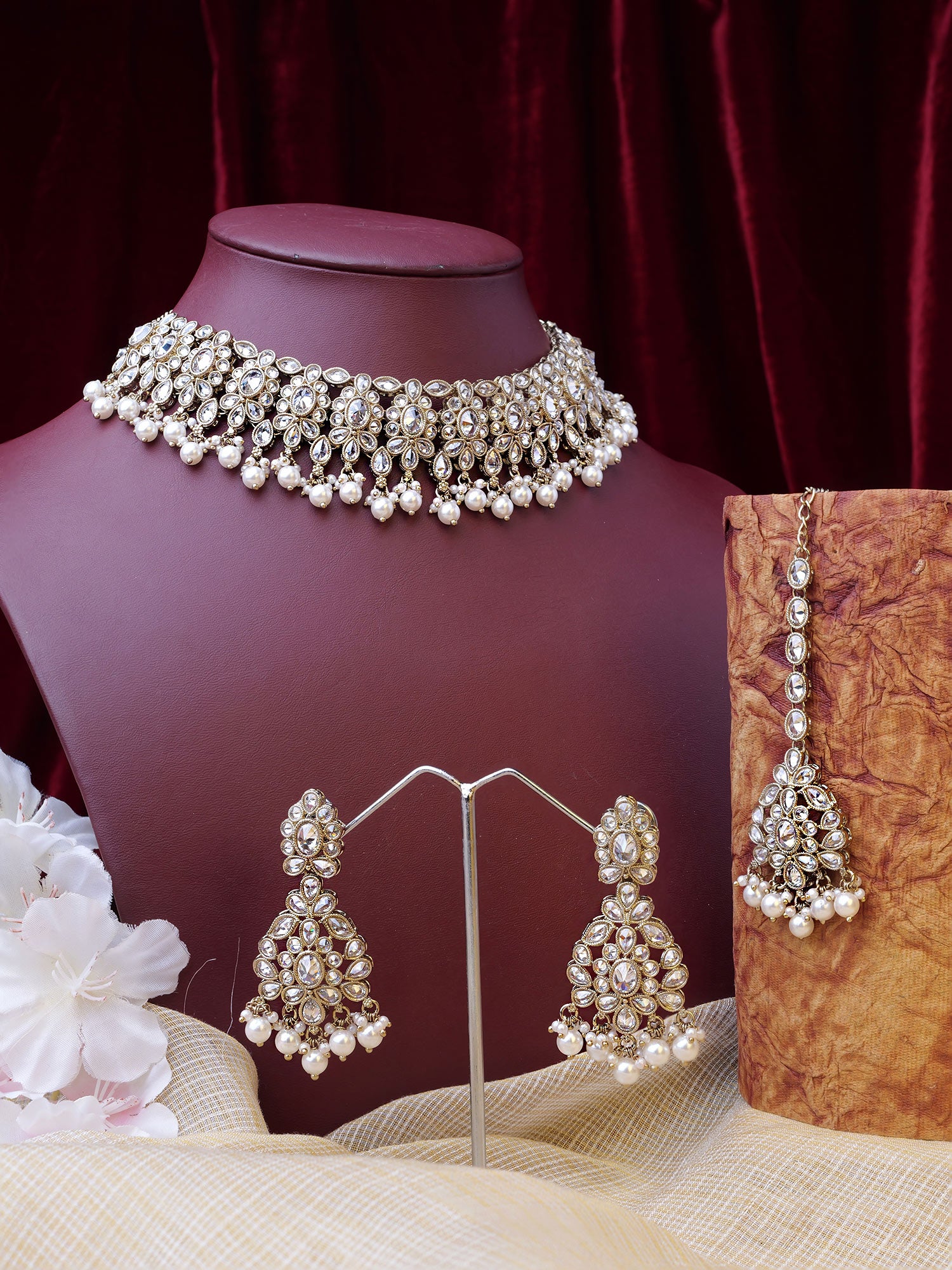 Suhani Pearl Necklace Set in White