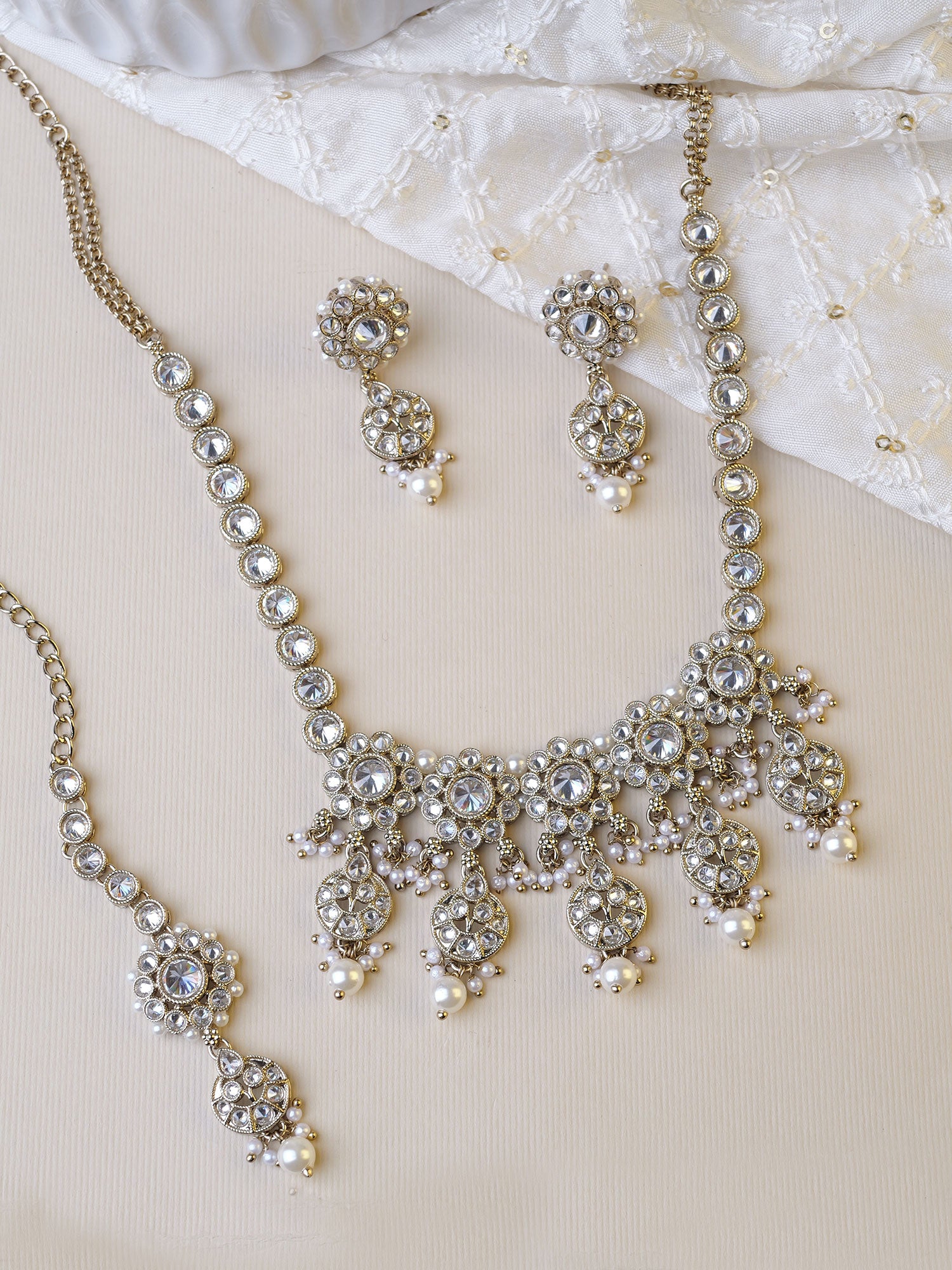 Tahira Necklace Set in Pearl and White