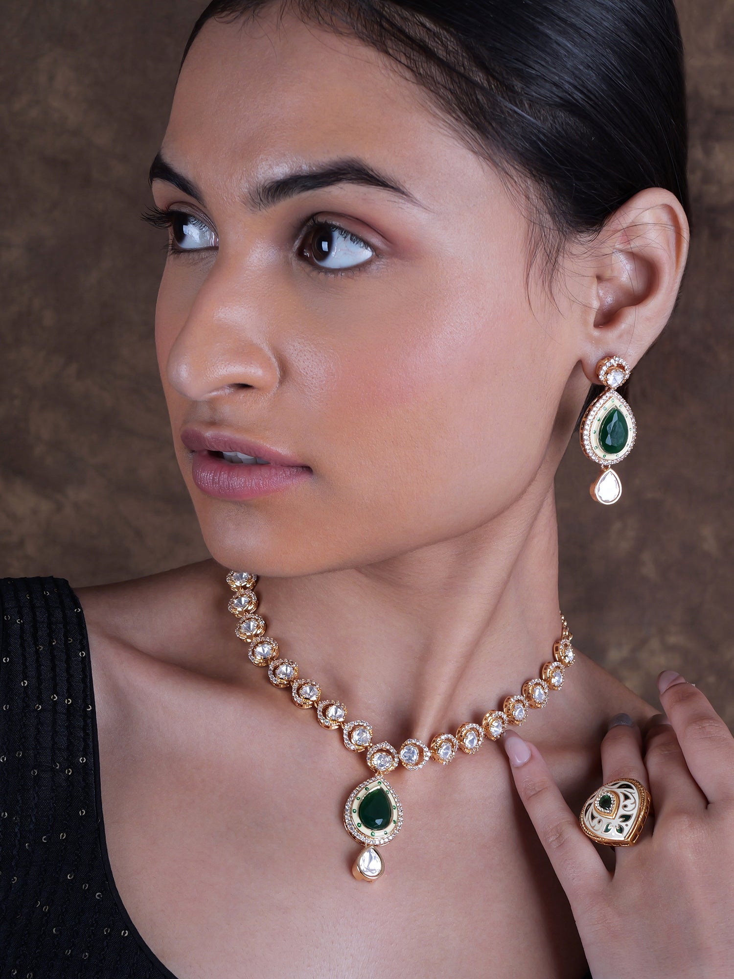 Tamana Kundan Necklace Set in Green
