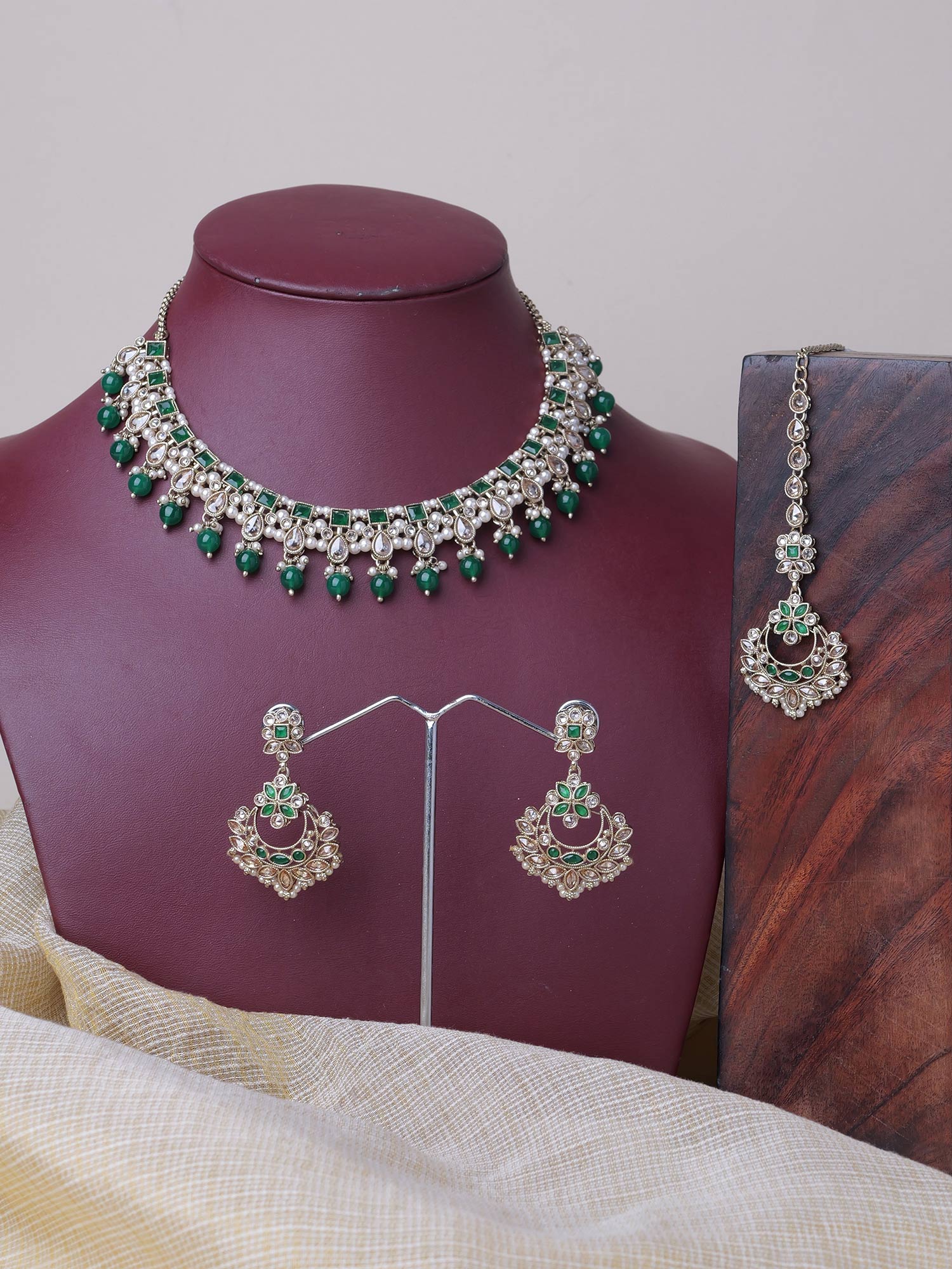Vanisha Necklace Set in Green