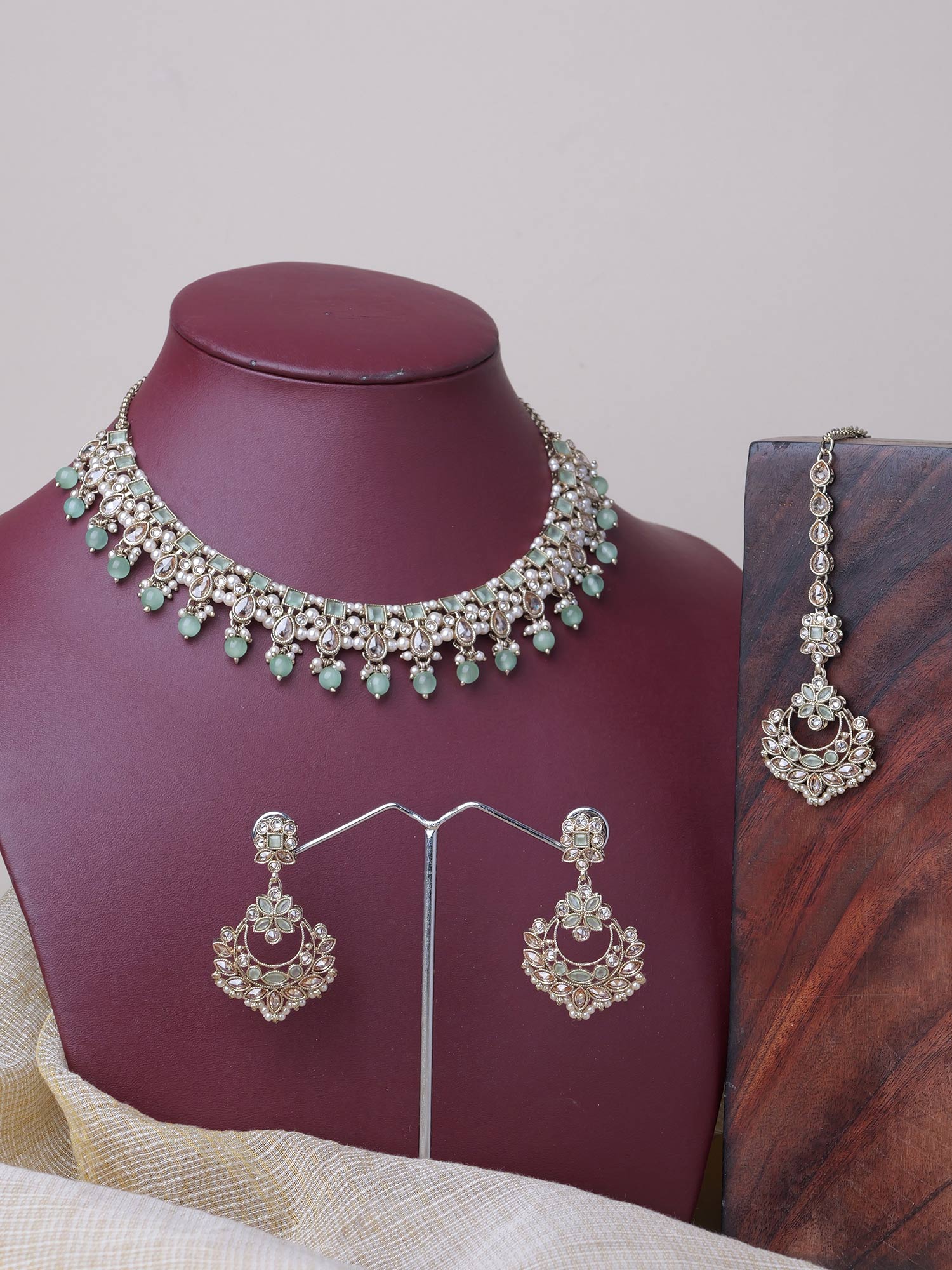 Vanisha Necklace Set in Mint