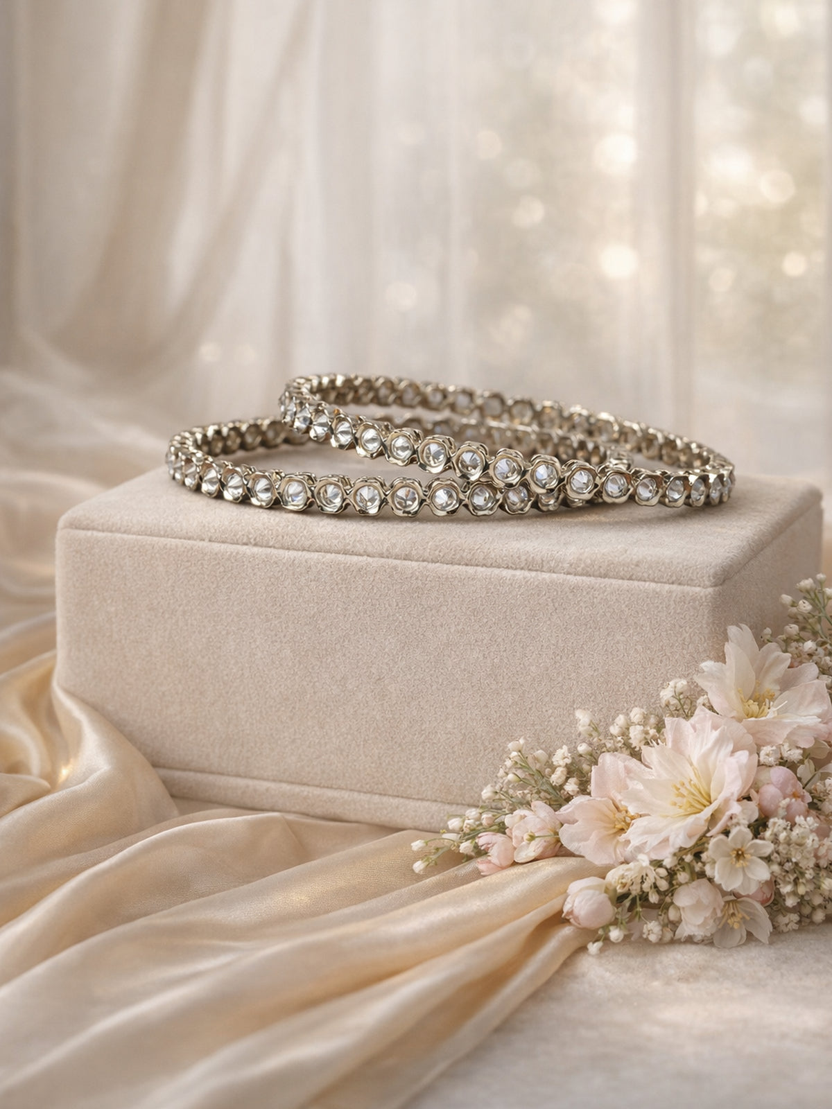 Vinaya Kada Bangles in White