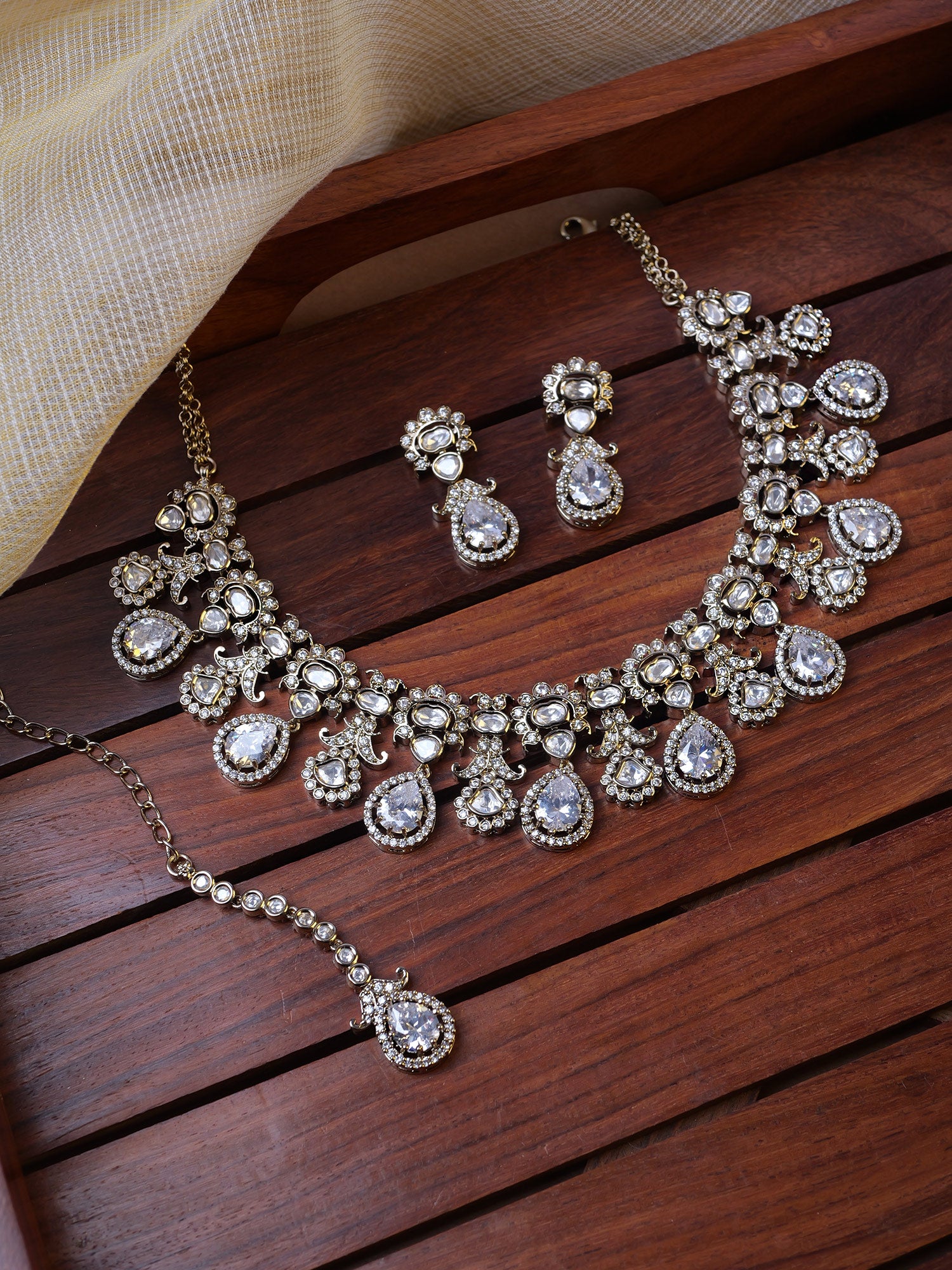 Yashmita Kundan Necklace Set in White