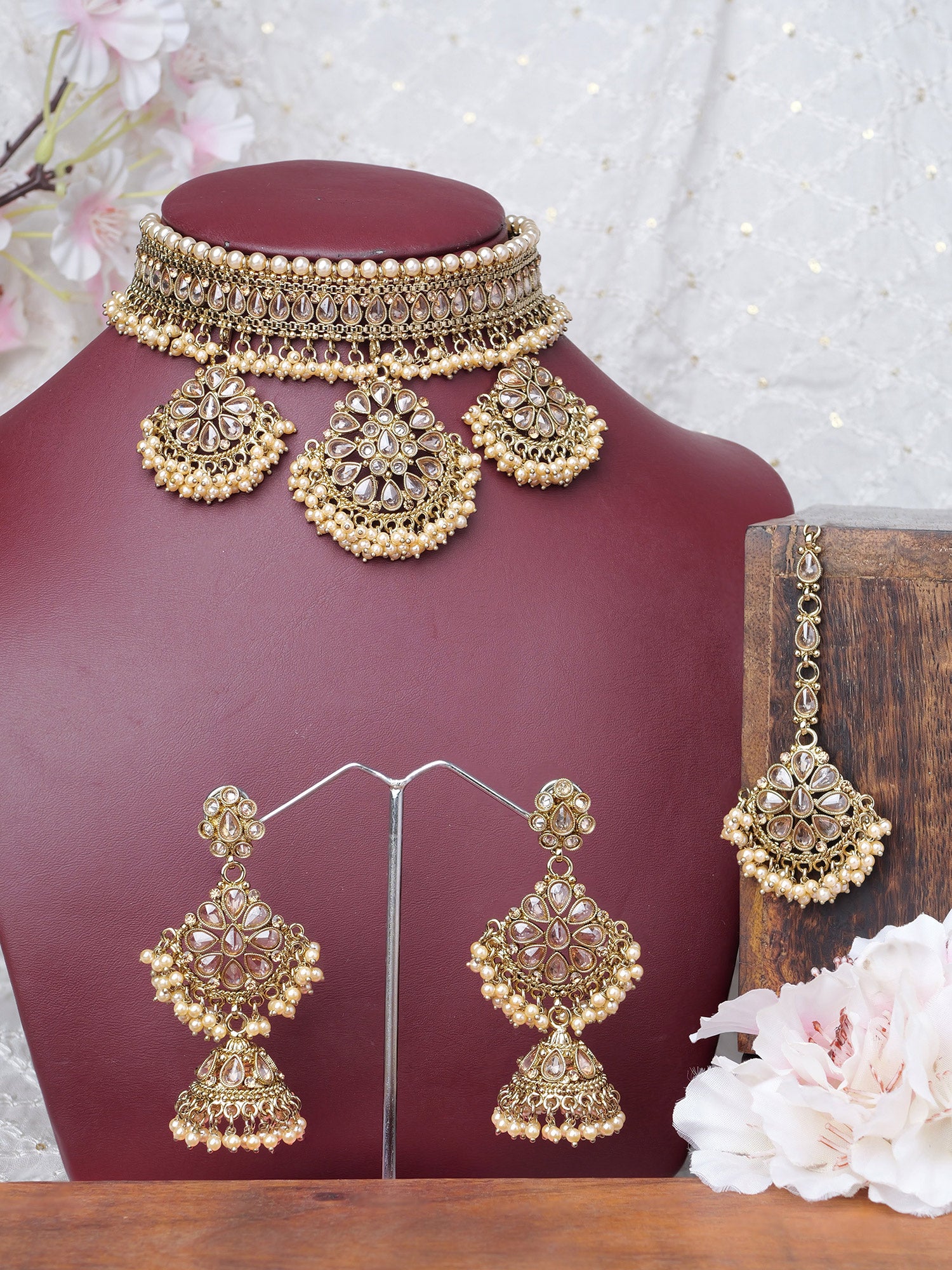 Yashvini Bridal Choker Set in Pearl and Champagne
