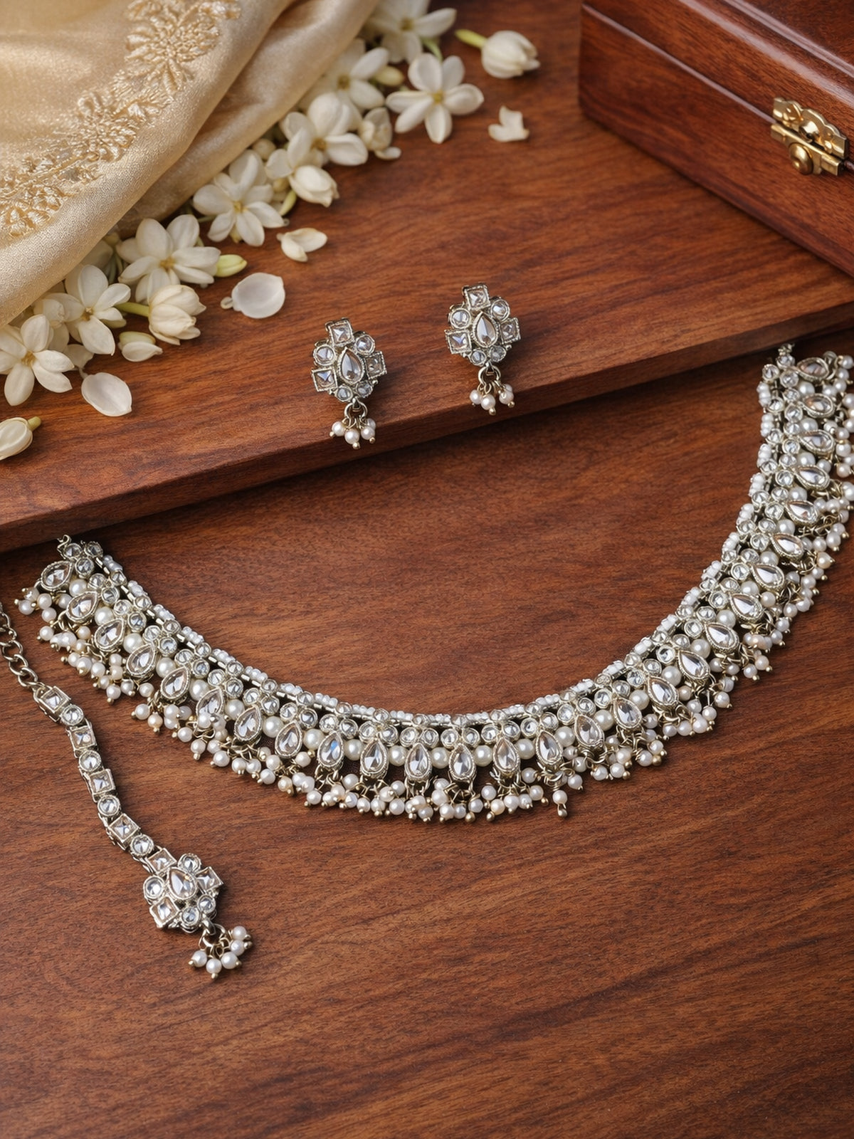 Yasmeen Necklace Set in Champagne