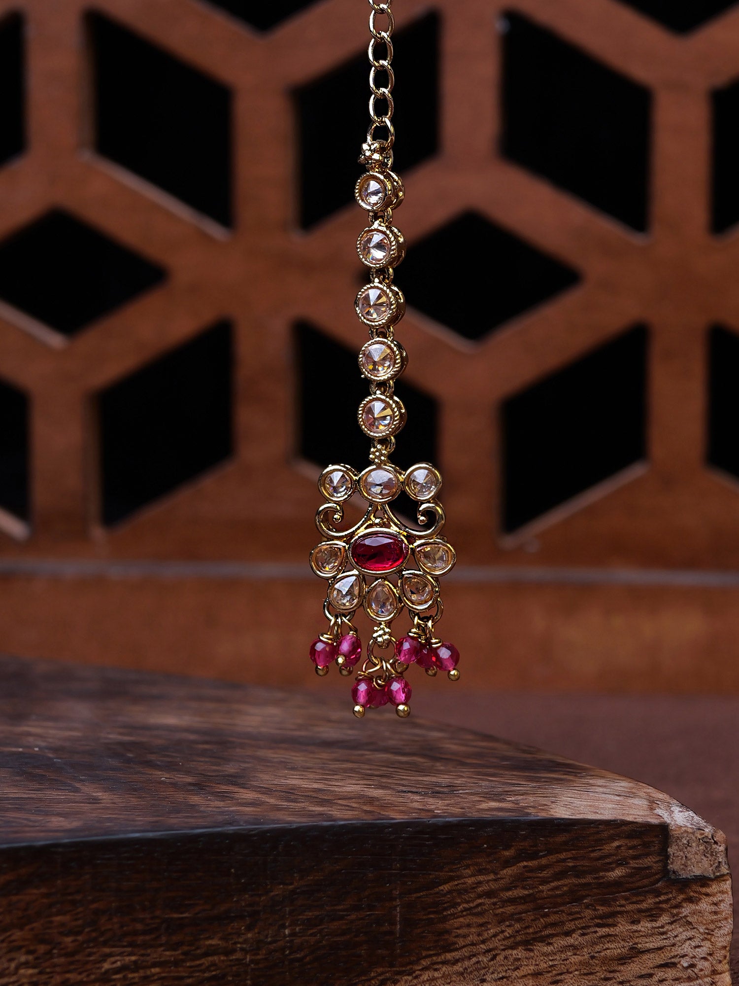 Zehra Maang Tikka in Hot Pink