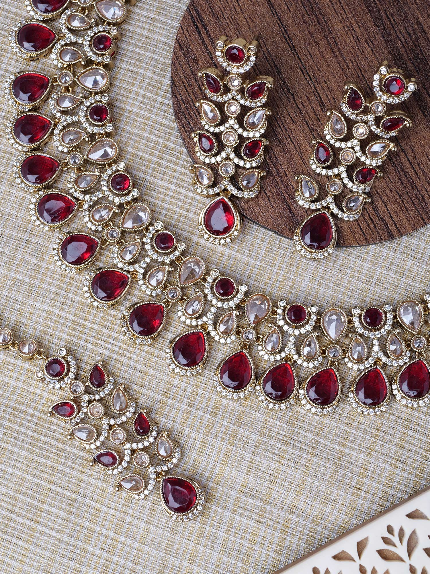 Ziana Necklace Set in Maroon