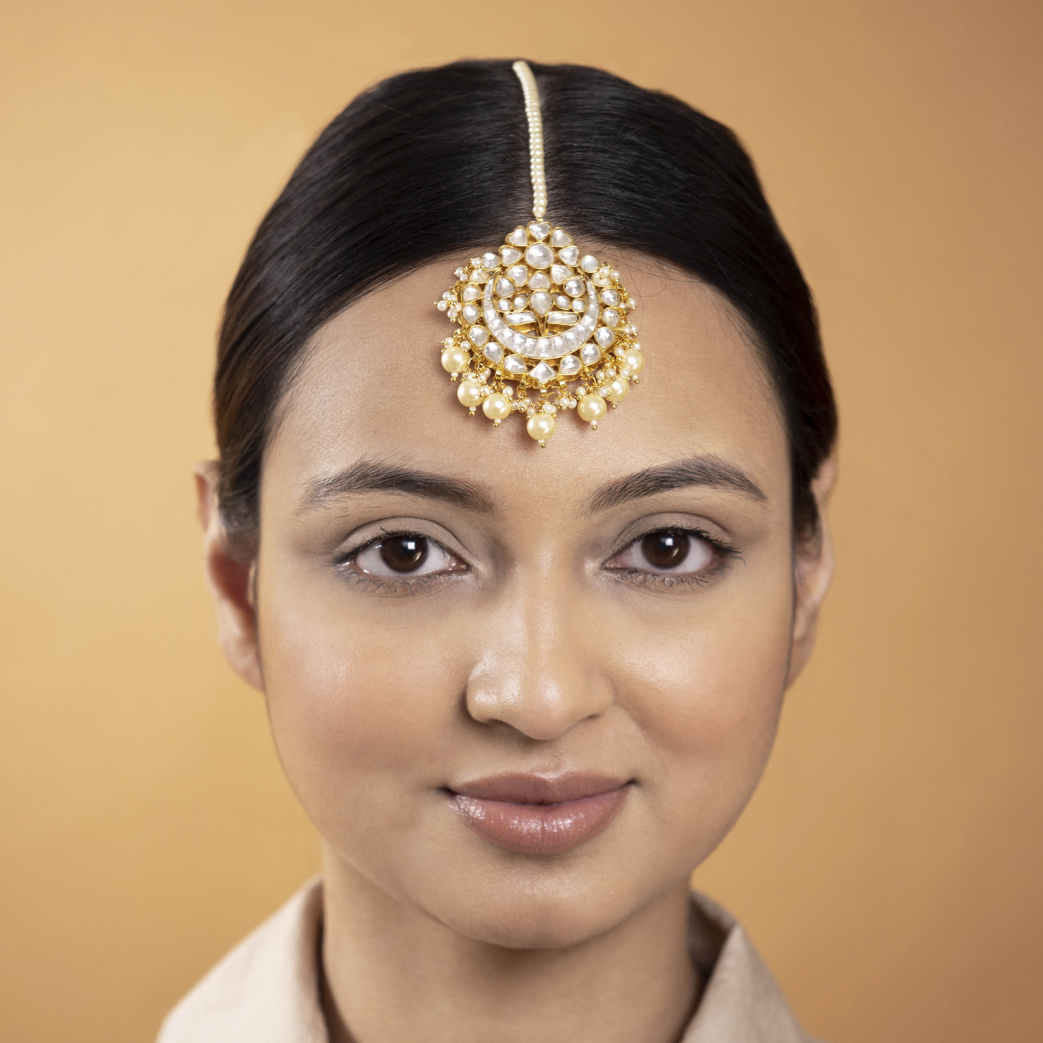 Sayona Kundan Tikka in Pearl