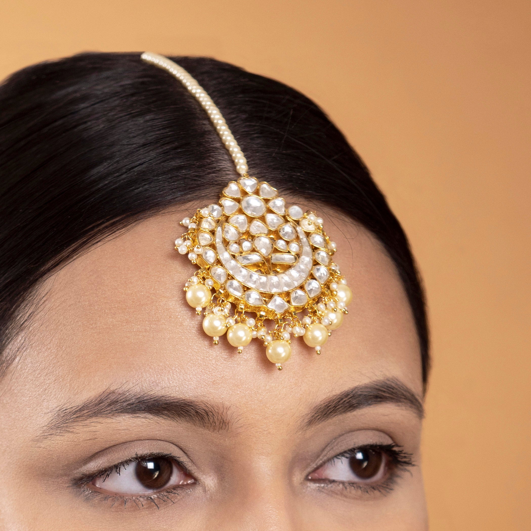 Sayona Kundan Tikka in Pearl