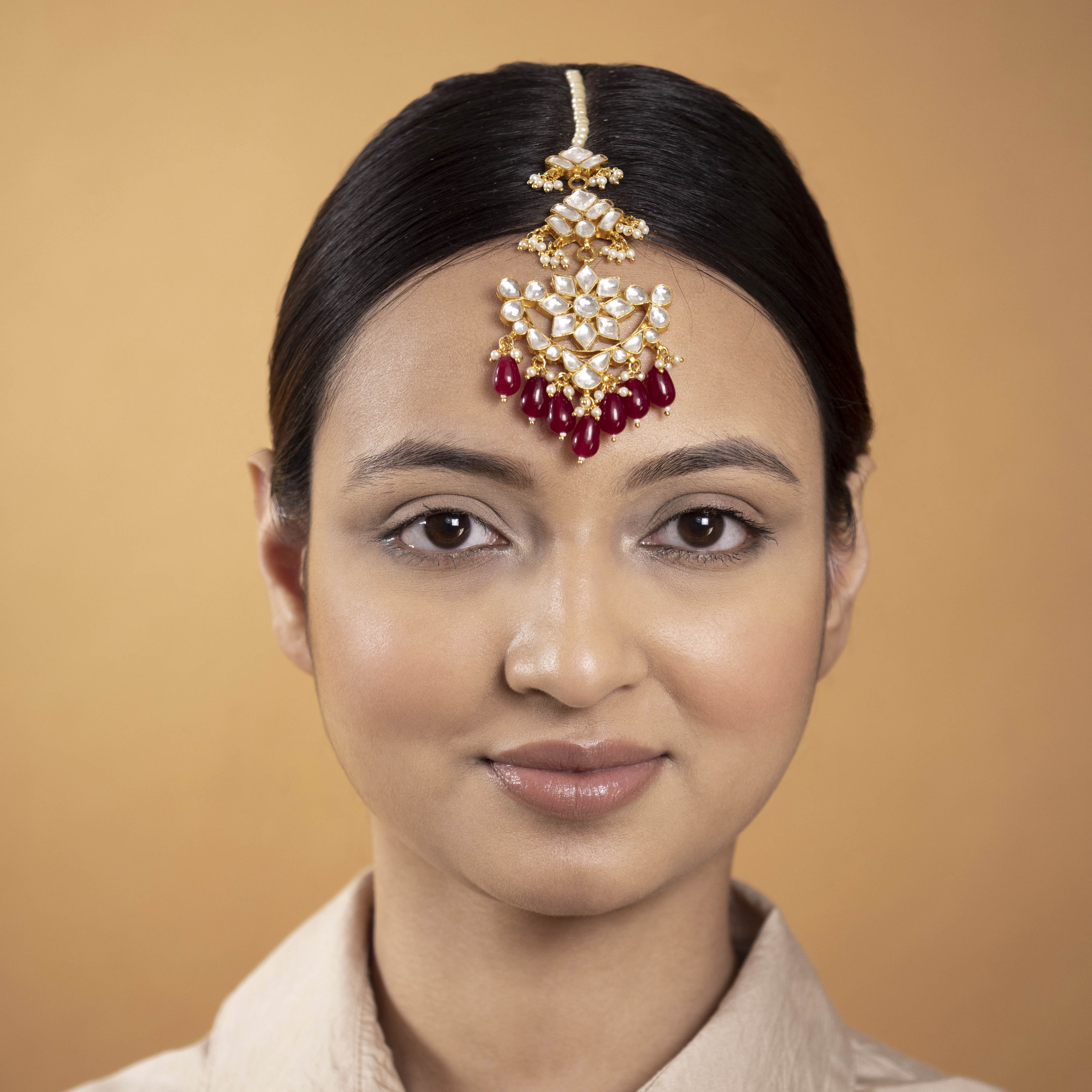 Ishani Kundan Tikka in Maroon