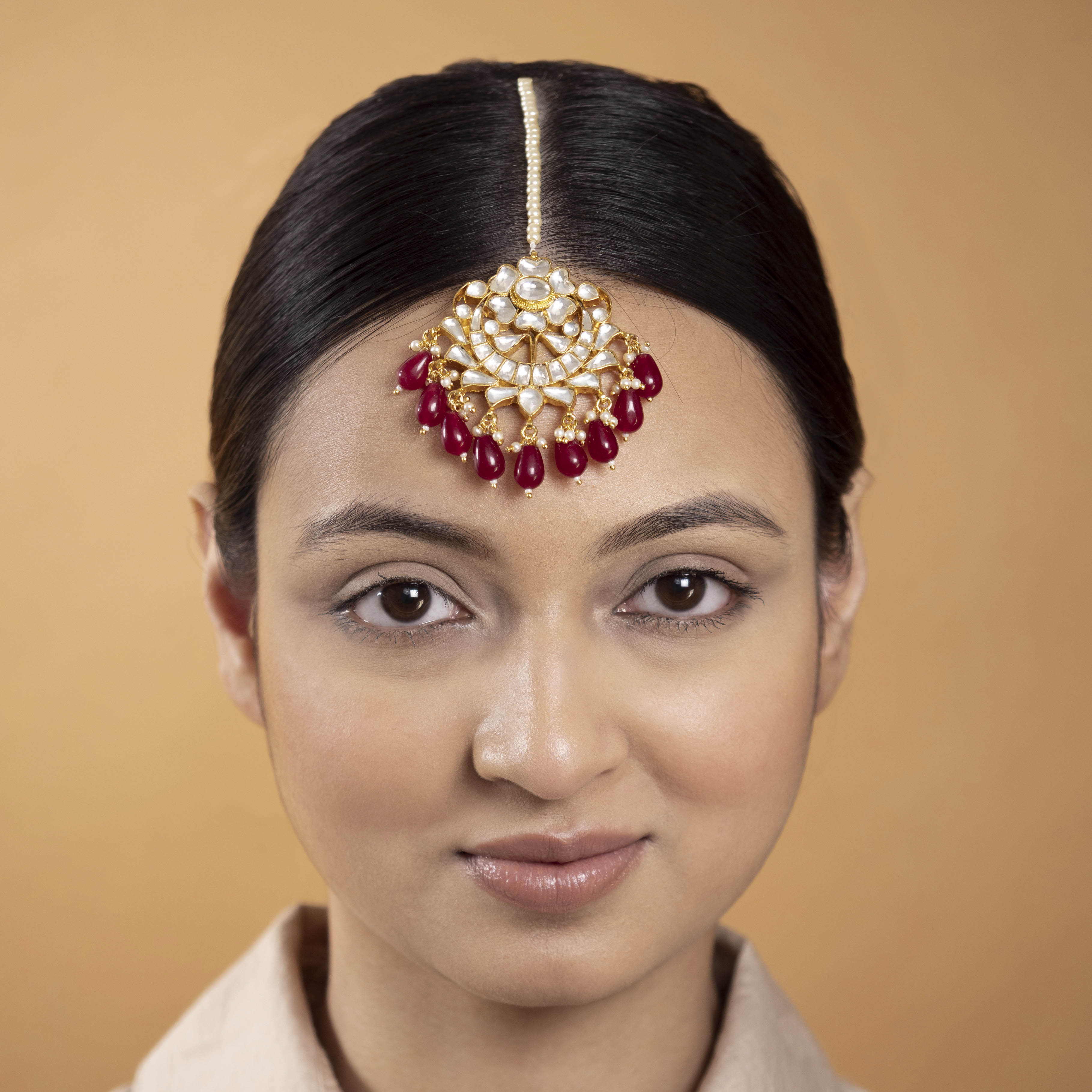 Nivah Kundan Tikka in Maroon