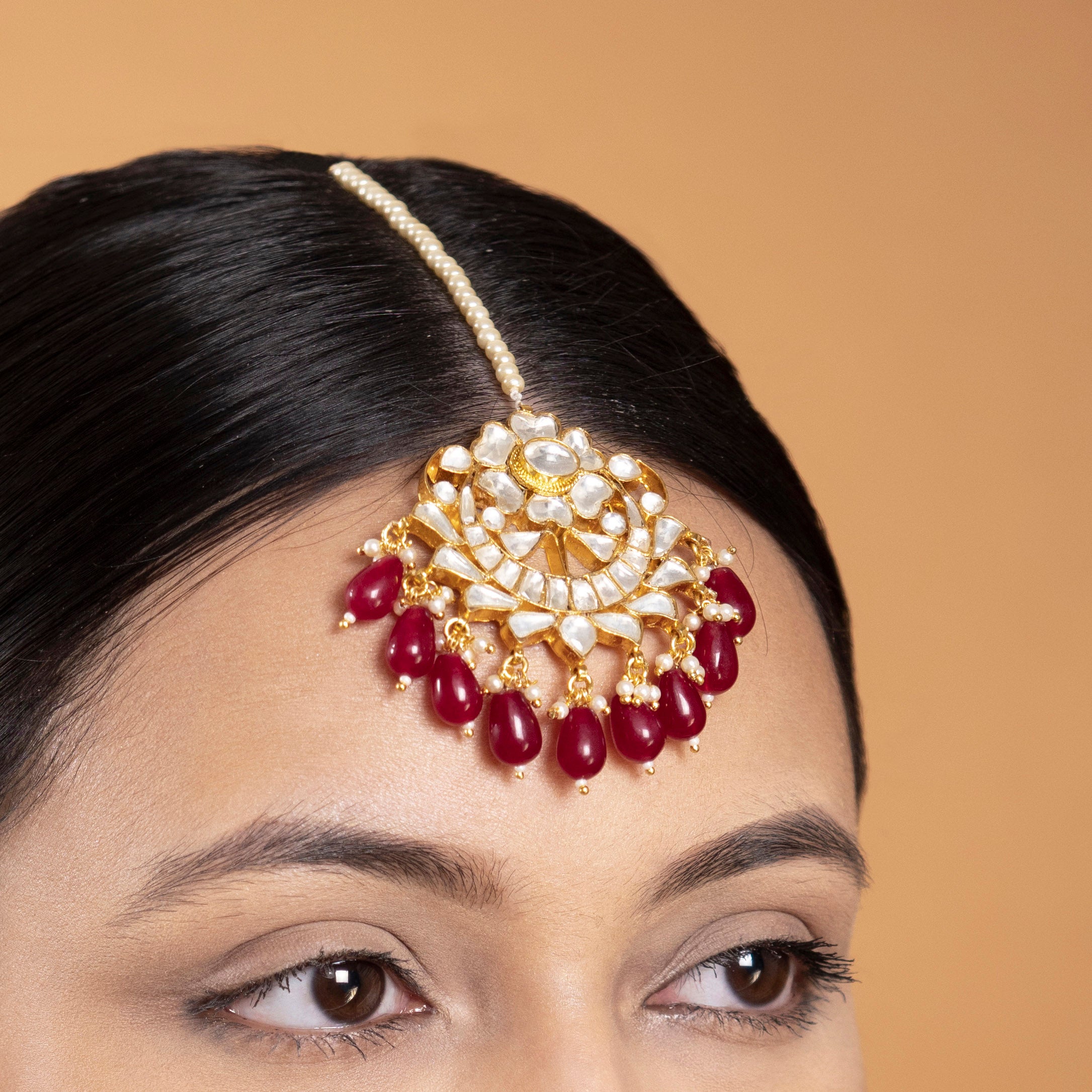Nivah Kundan Tikka in Maroon