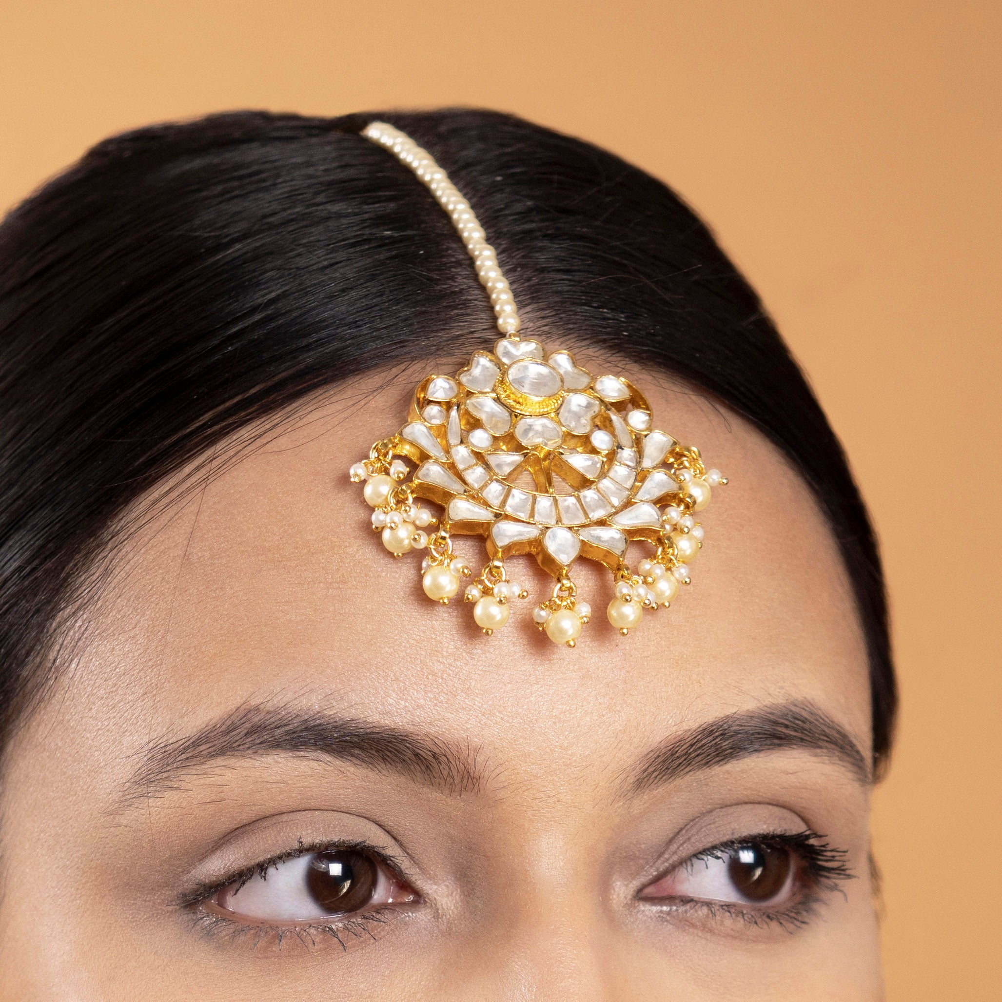 Nivah Kundan Tikka in Pearl