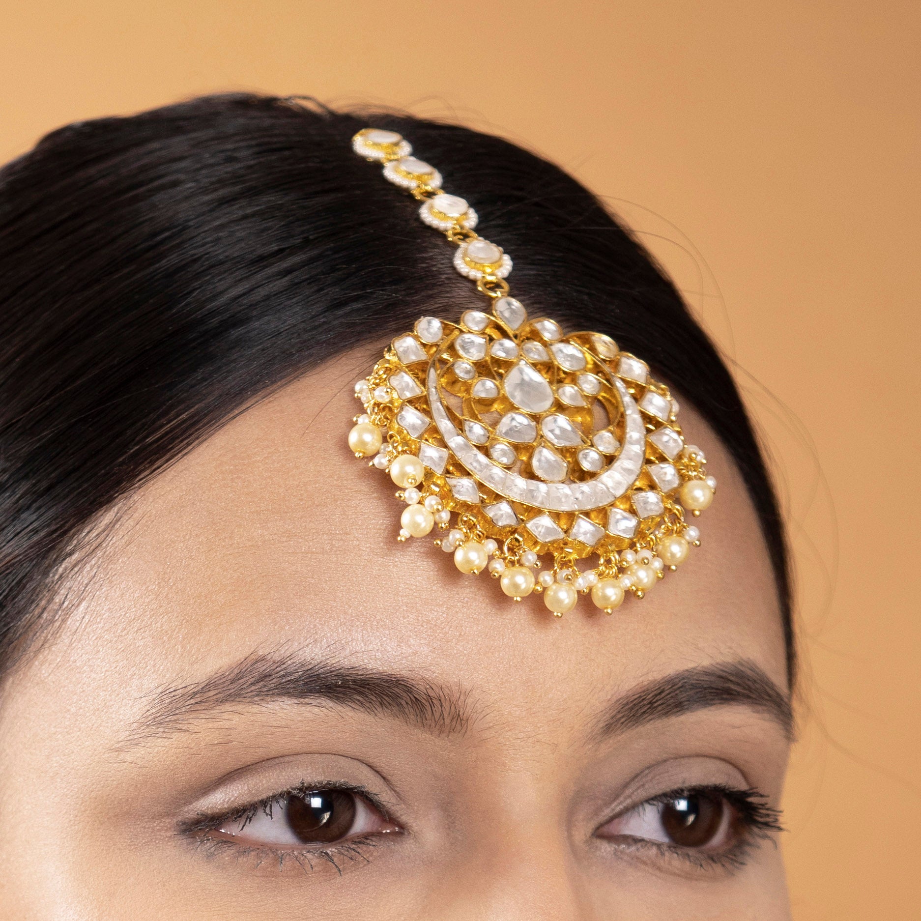 Arnika Kundan Maang Tikka in Pearl