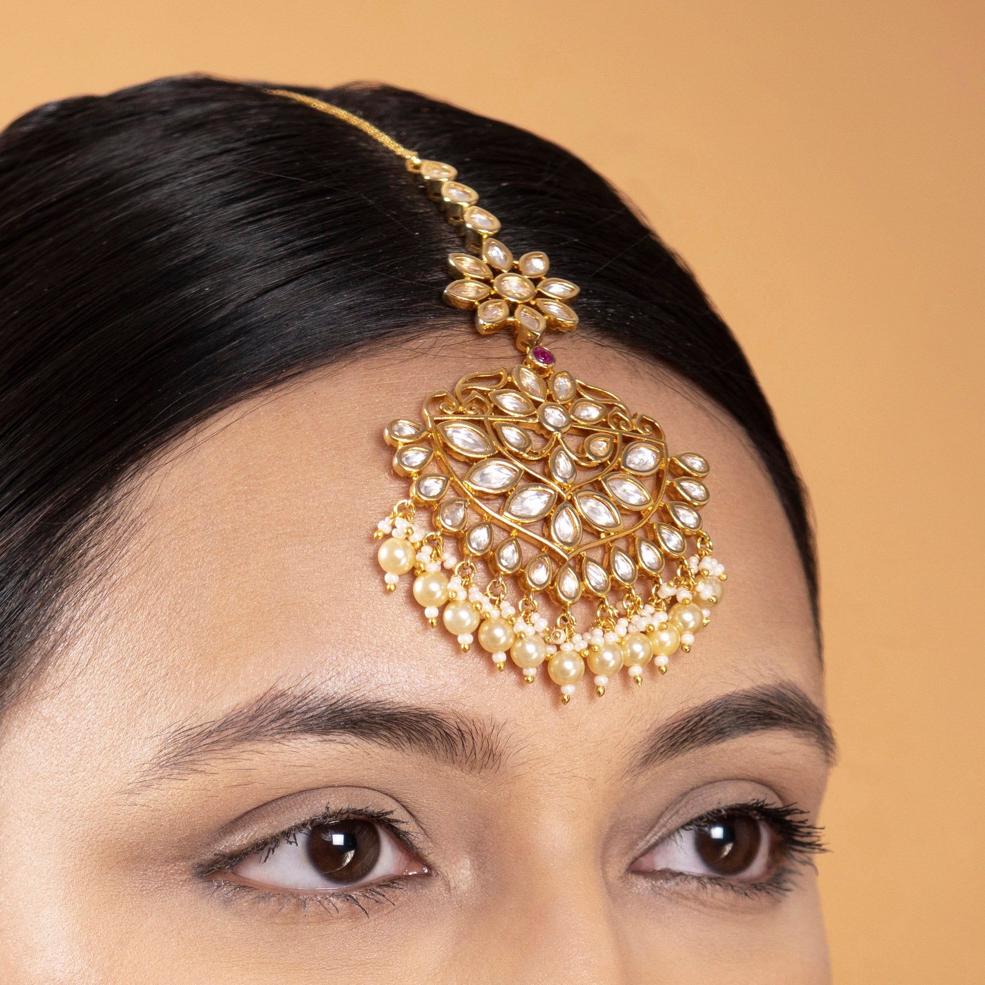 Taruni Kundan Maang Tikka in Pearl