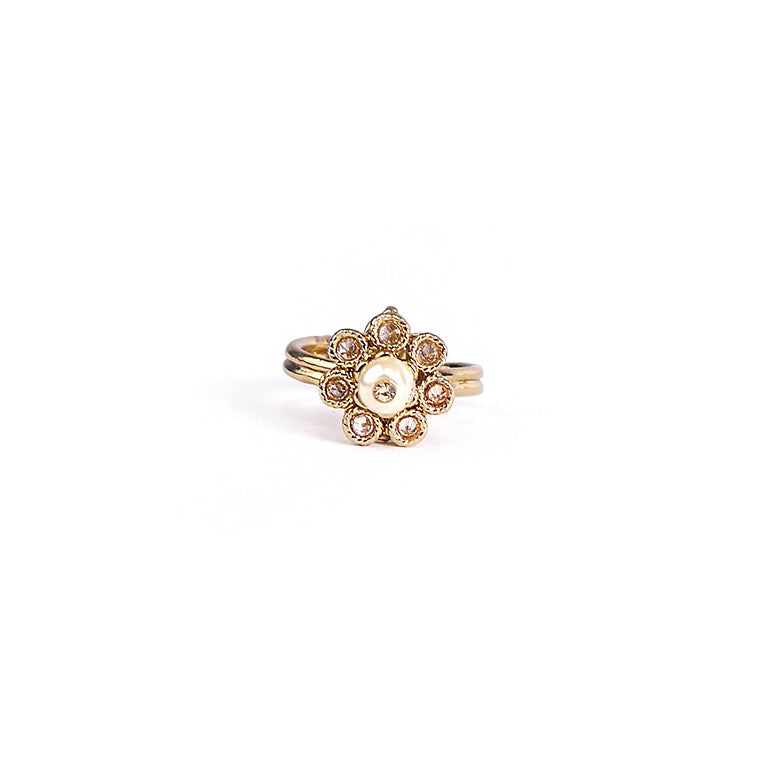 Amoura Ring in Pearl and Gold