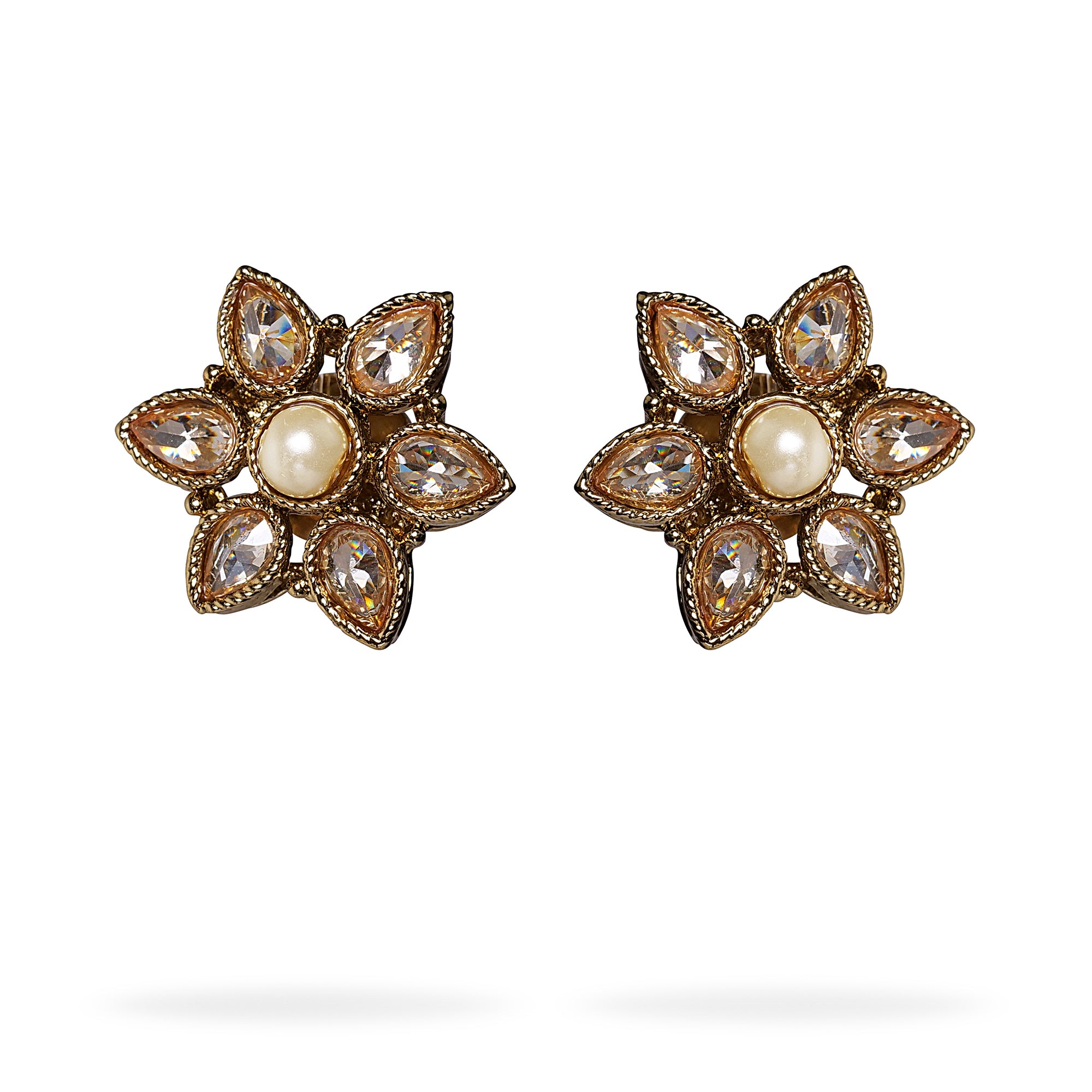 Joy Ear Studs in Pearl