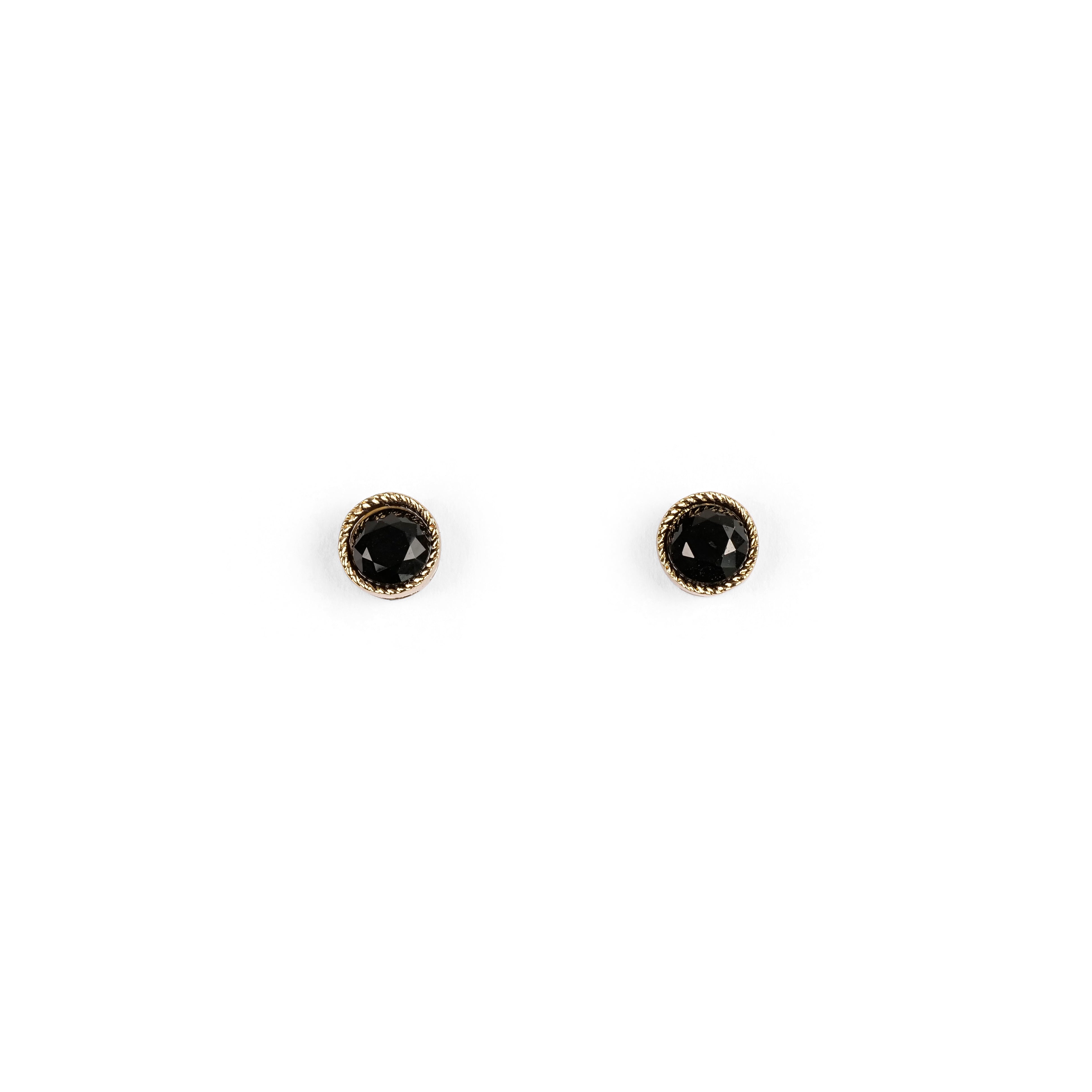 Lia 5mm Ear Studs in Black