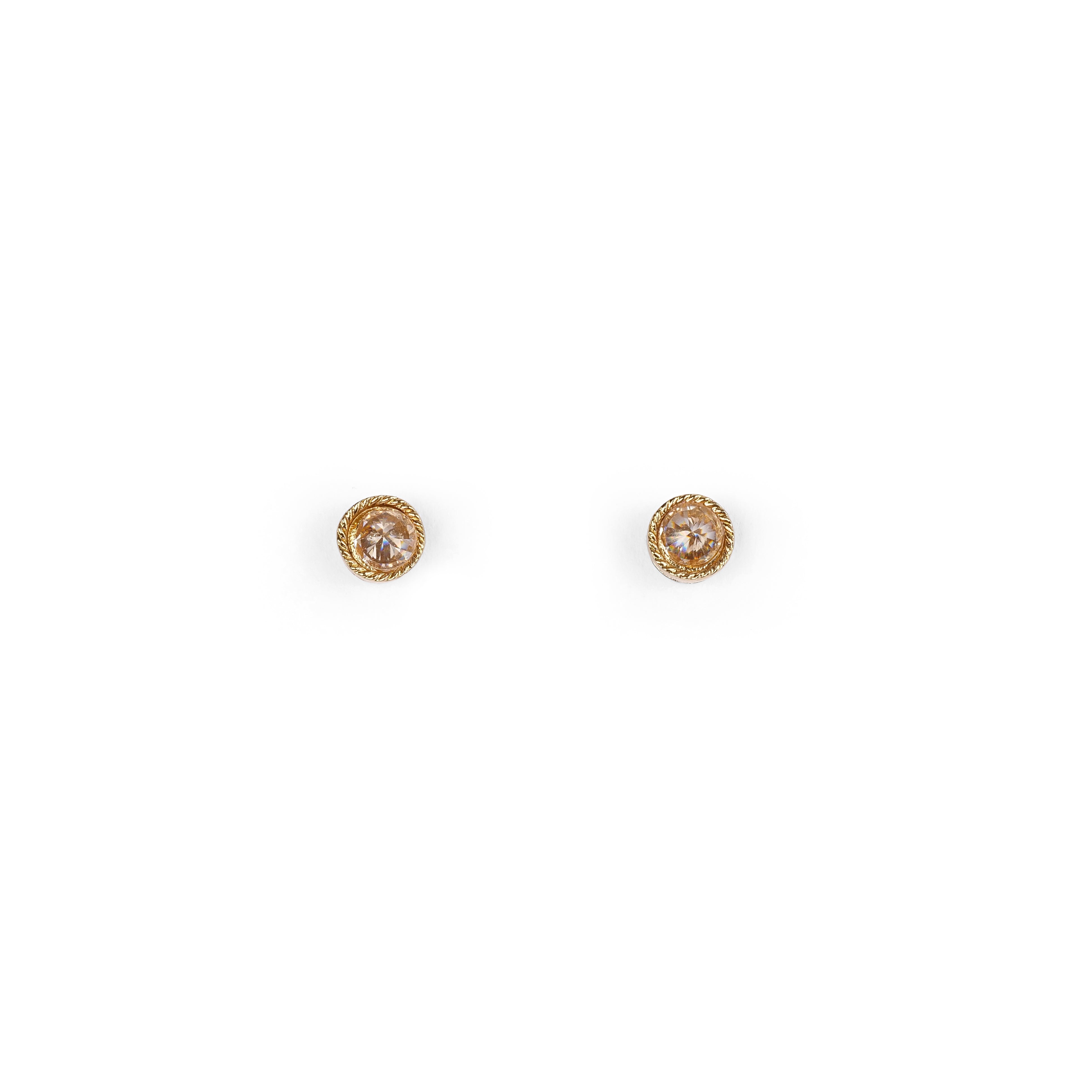 Lia 4mm Ear Studs in Light Topaz